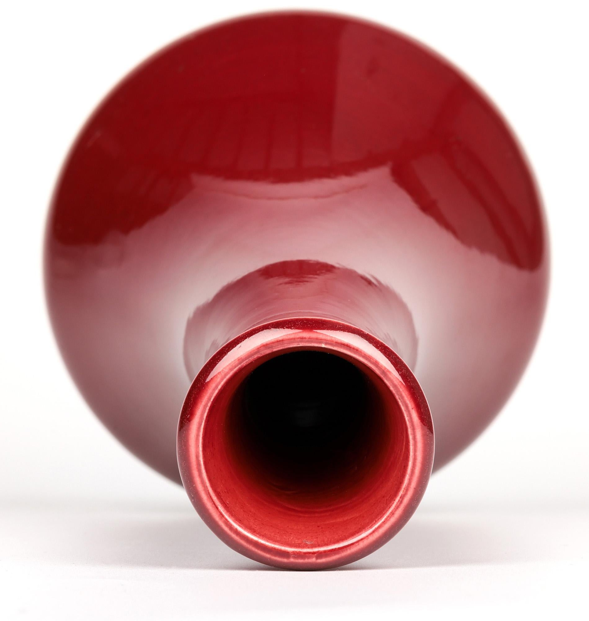 Vaso in ceramica d'arte Burmantofts Pottery smaltato rosso sangue di bue in vendita 1