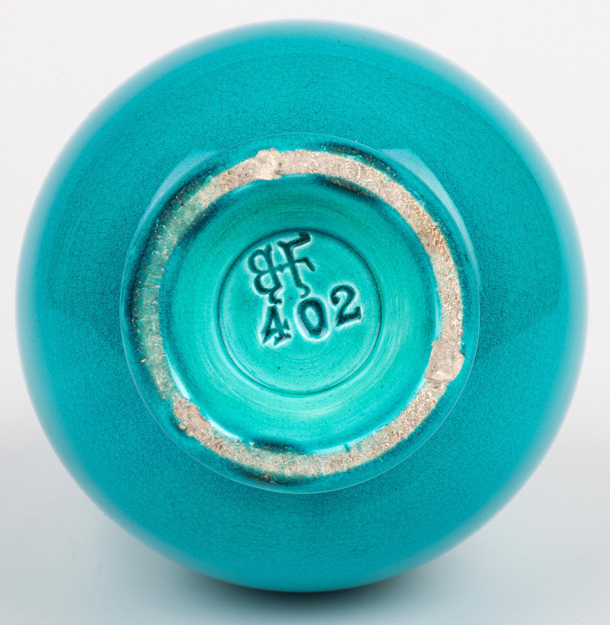 Burmantofts Paire de vases en poterie d'art en forme d'aiguière émaillée turquoise en vente 9