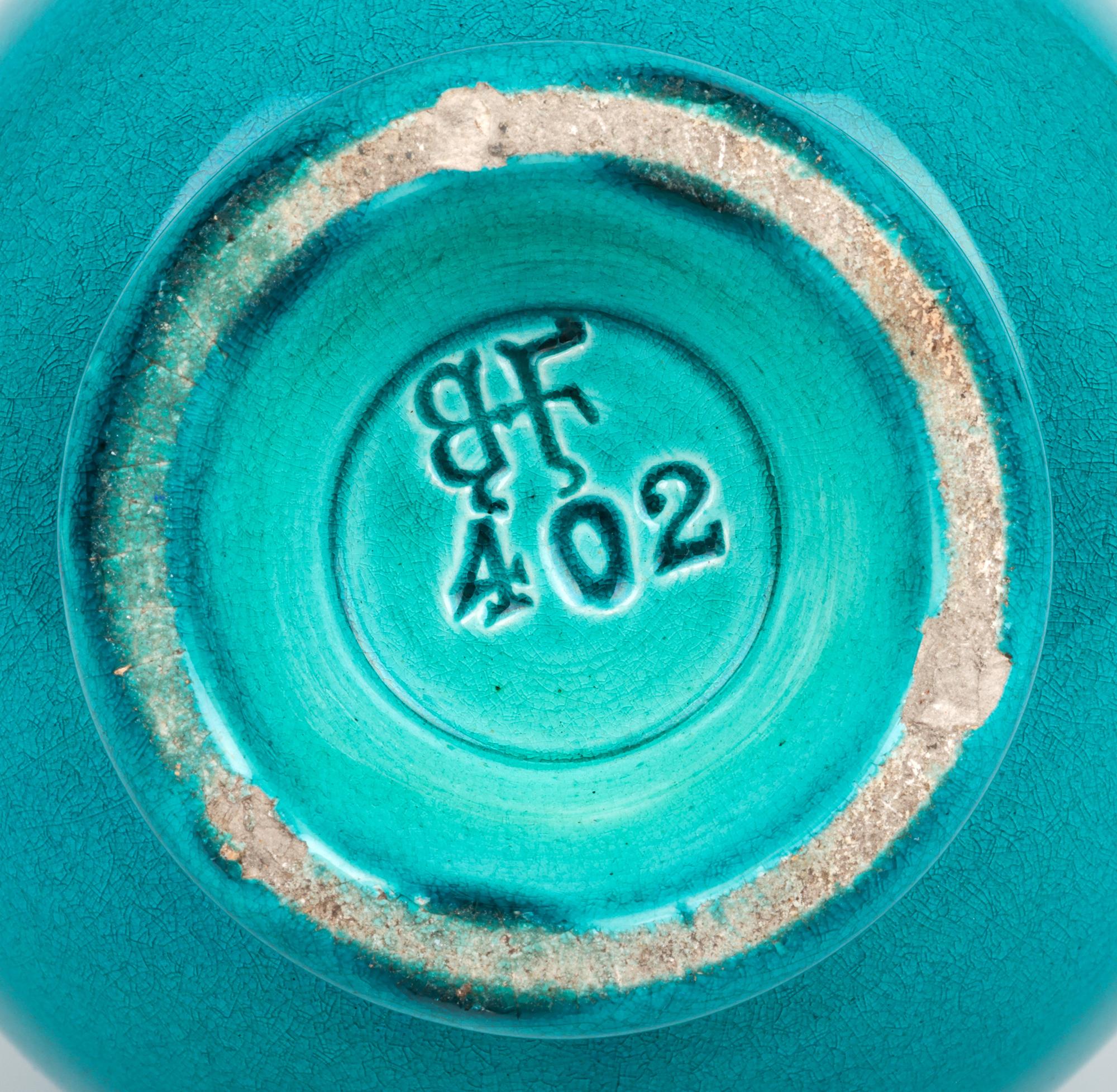Burmantofts Paire de vases en poterie d'art en forme d'aiguière émaillée turquoise en vente 11