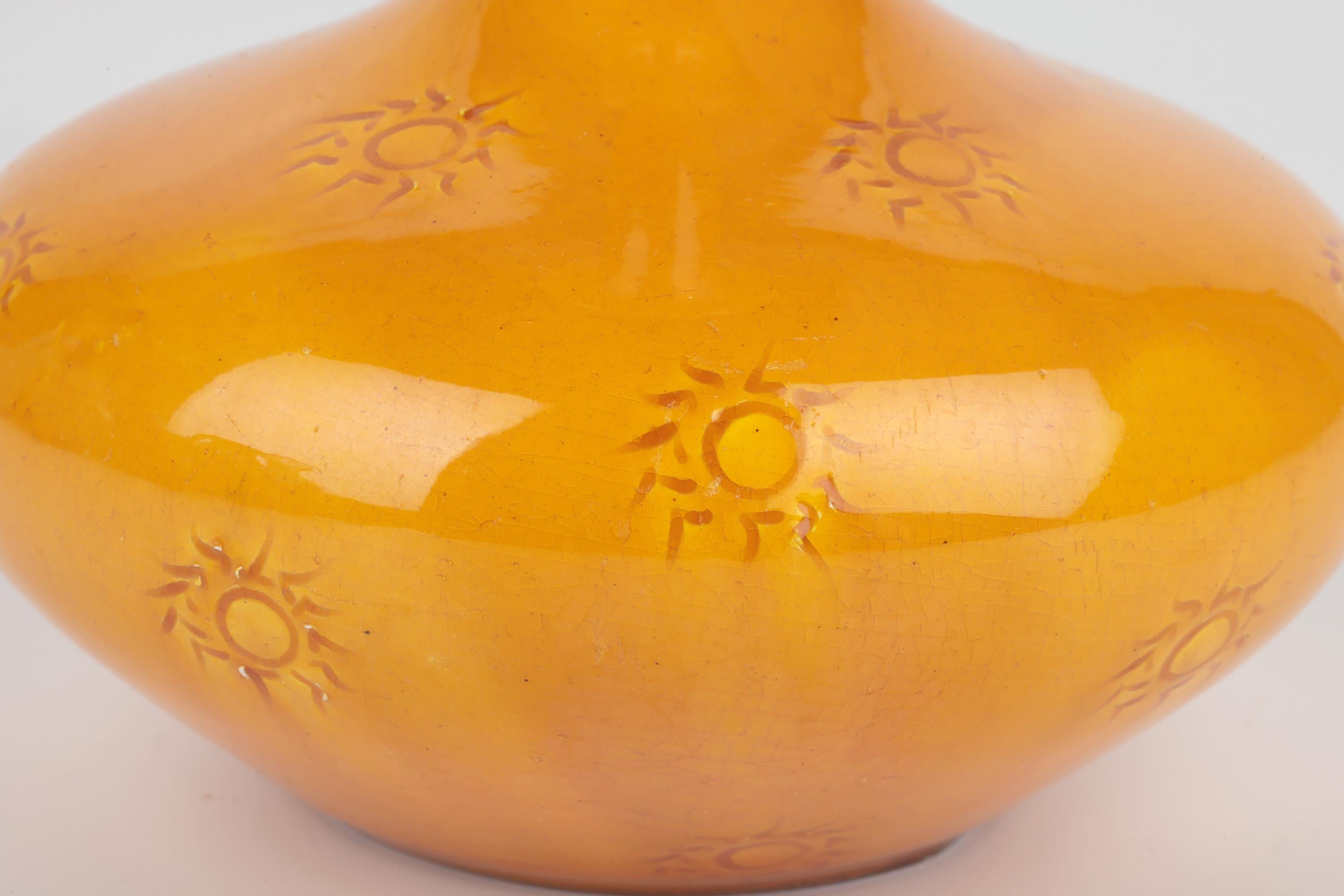 Burmantofts Seltene Safran glasiert Sunburst Muster Kunst Pottery Vase (Ästhetizismus) im Angebot