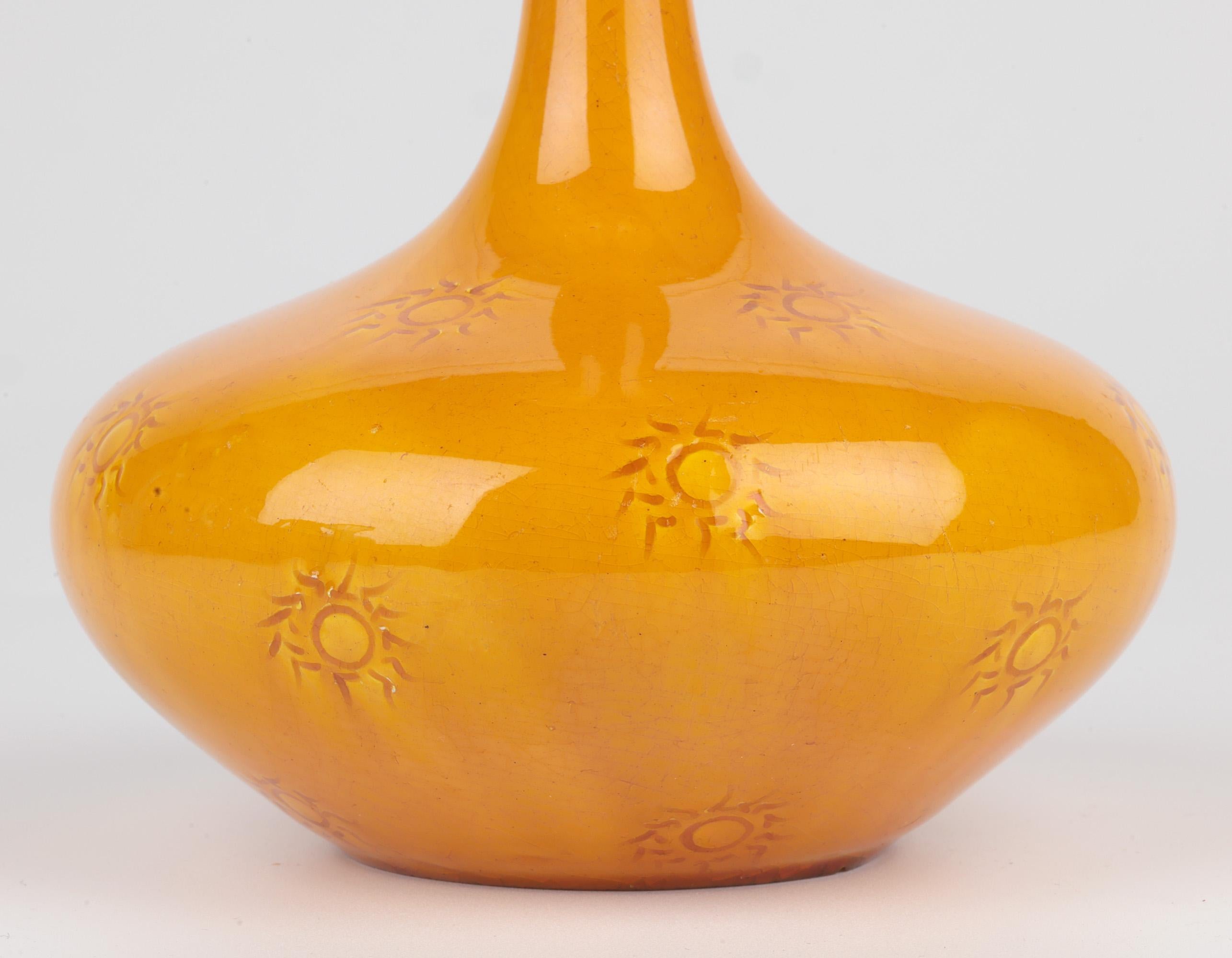 Burmantofts Seltene Safran glasiert Sunburst Muster Kunst Pottery Vase (Englisch) im Angebot
