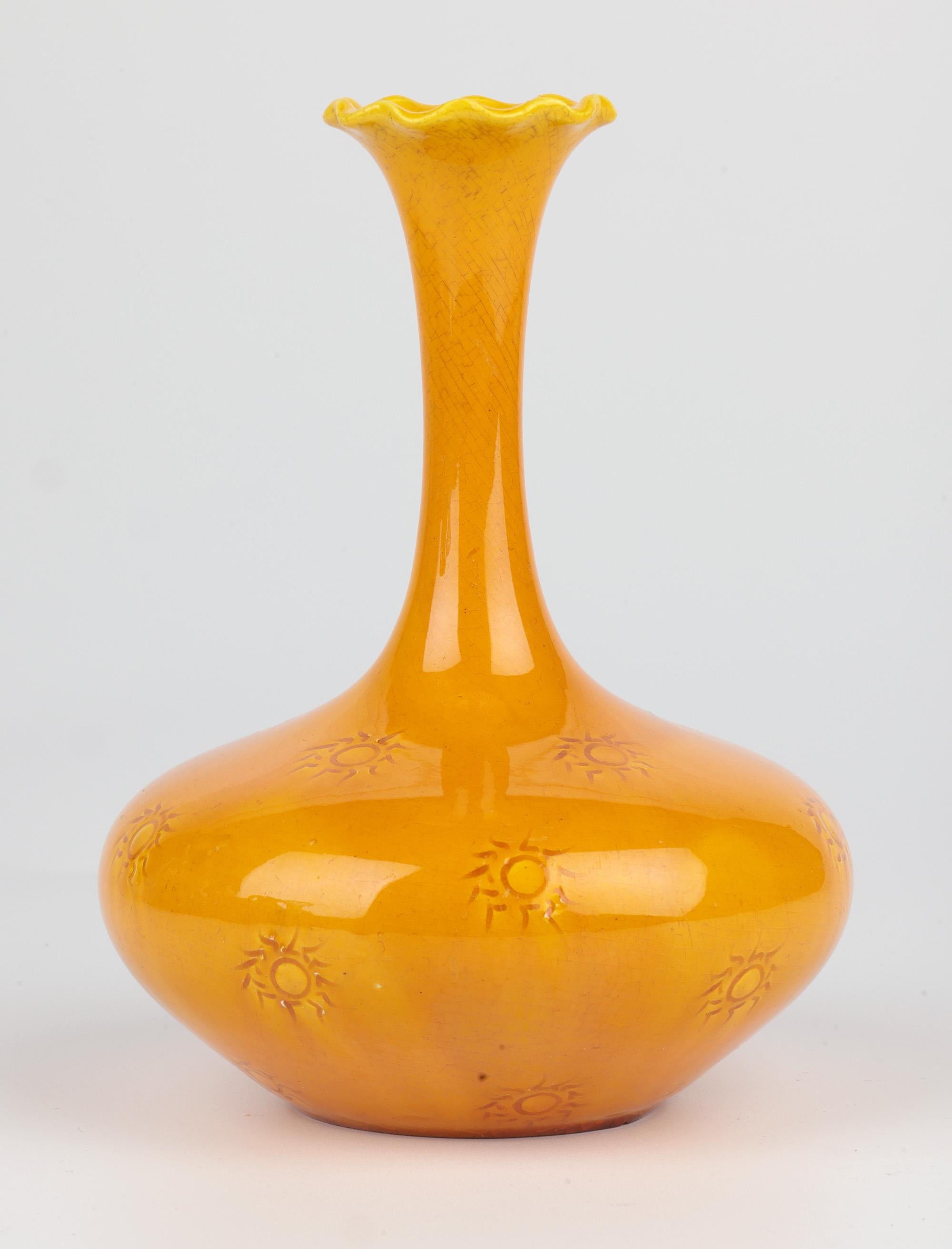 Burmantofts Seltene Safran glasiert Sunburst Muster Kunst Pottery Vase im Zustand „Gut“ im Angebot in Bishop's Stortford, Hertfordshire