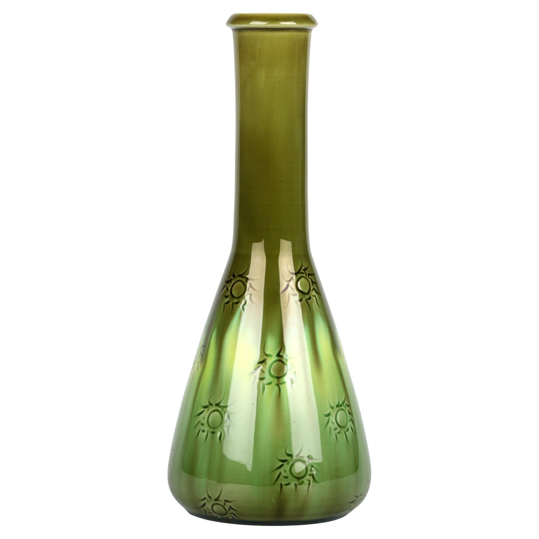 Burmantofts Rare Sunburst Pattern Flask Shaped Green Art Pottery Vase en vente