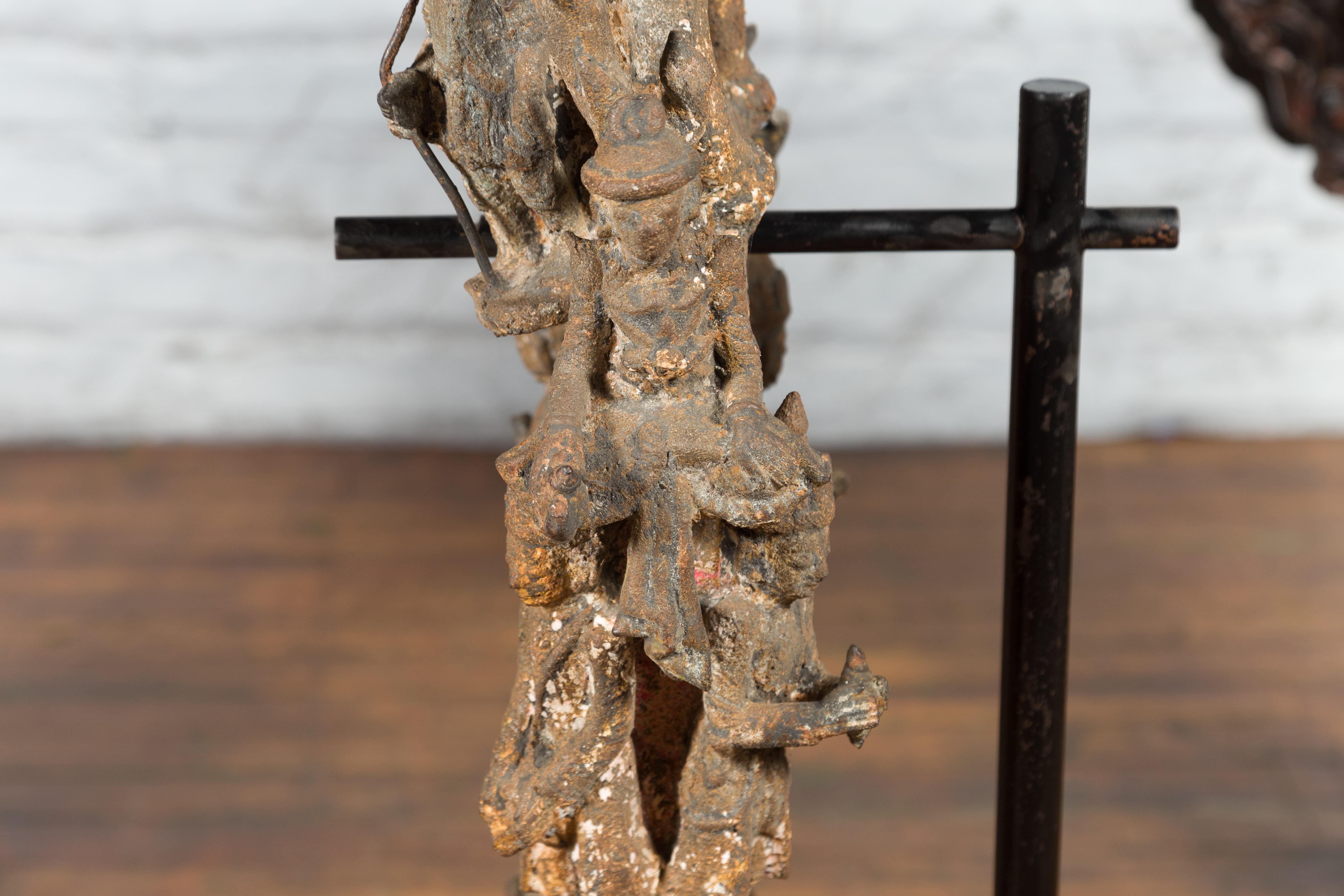 Support de cloche de temple bouddhiste birman du 18ème siècle en bronze moulé avec éléphant en vente 5