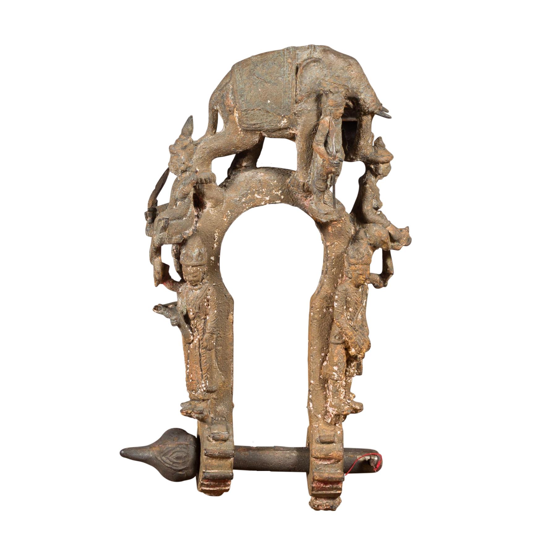 Support de cloche de temple bouddhiste birman du 18ème siècle en bronze moulé avec éléphant en vente 9