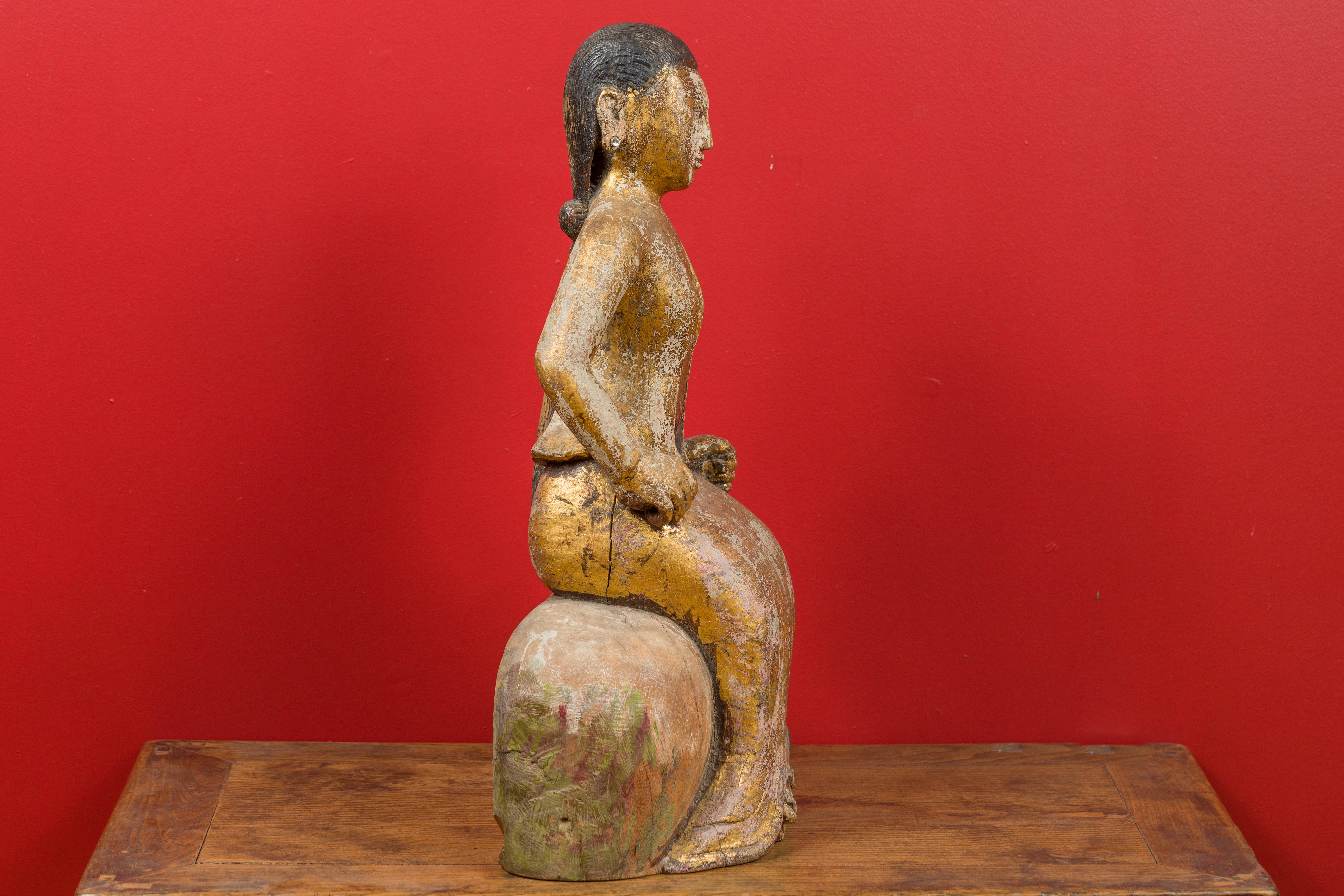 19th Century Hand-Carved Gilded Seated Woman Statue in Traditional Costume For Sale 6