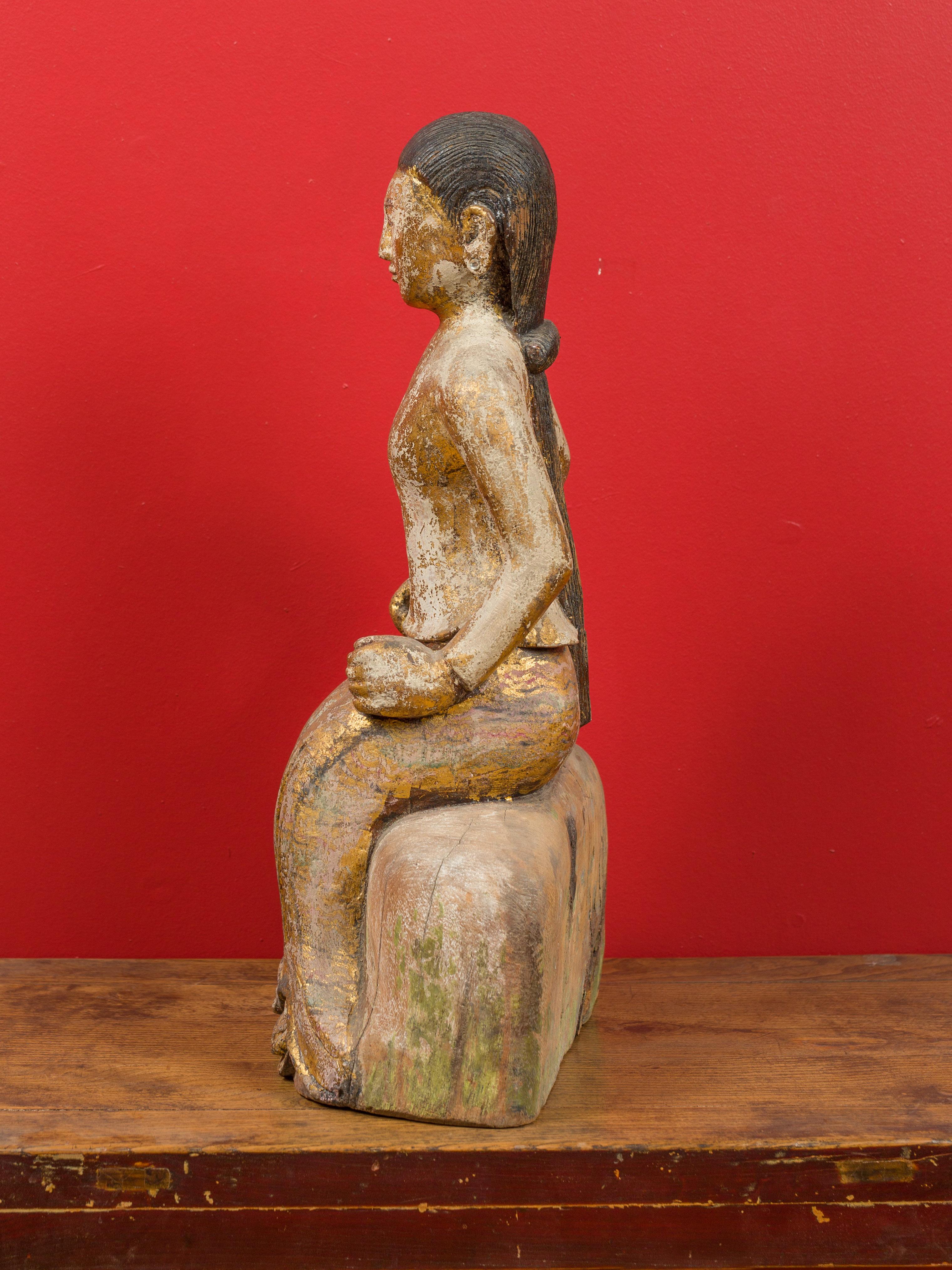 19th Century Hand-Carved Gilded Seated Woman Statue in Traditional Costume For Sale 8