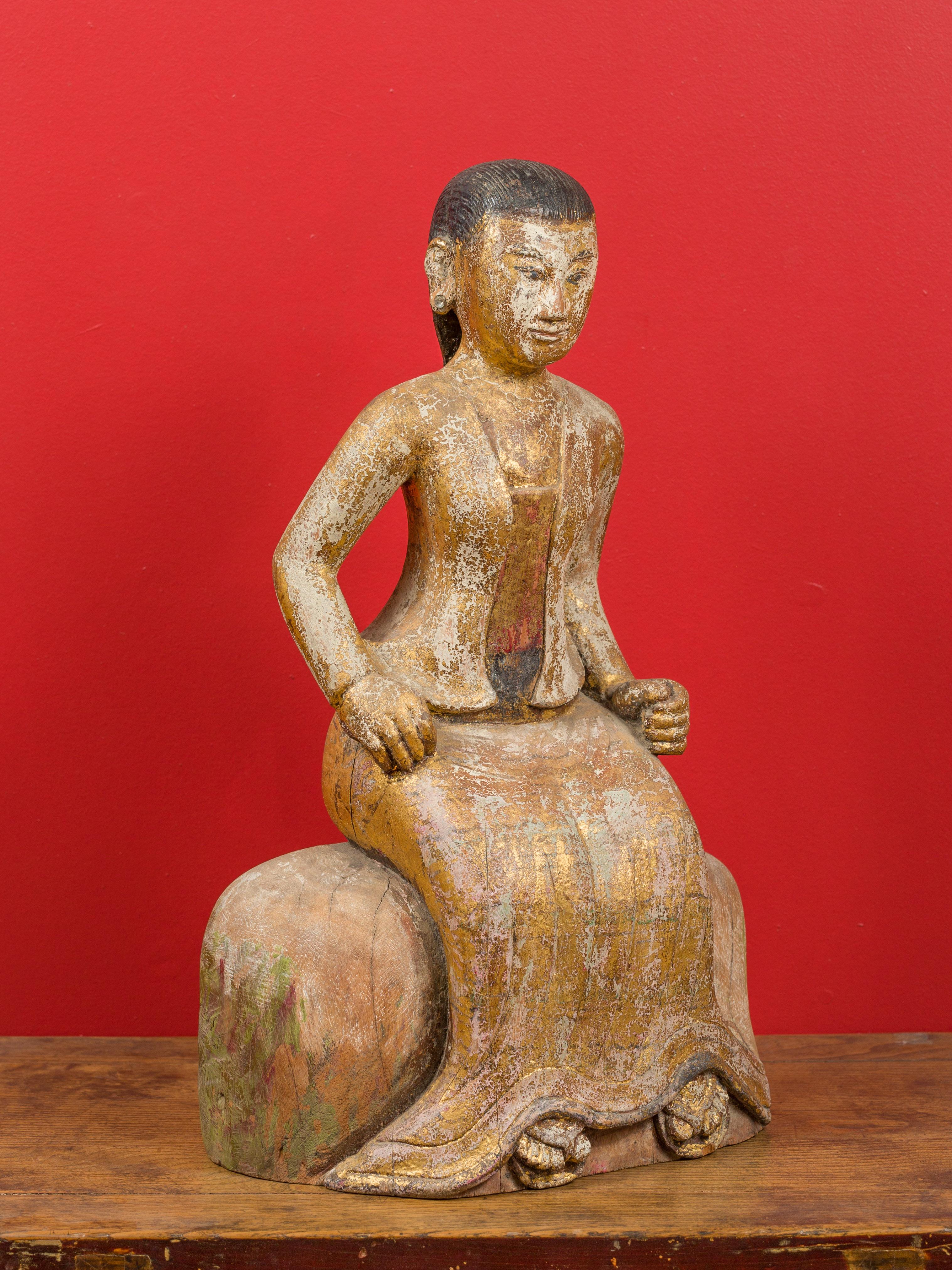 Burmese 19th Century Hand Carved, Gilded and Painted Sculpture of a Seated Woman For Sale 4