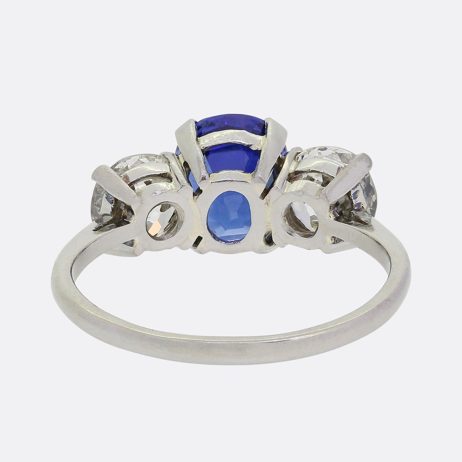Bague à trois pierres, saphir birman de 3,10 carats et diamant taille ancienne Bon état - En vente à London, GB