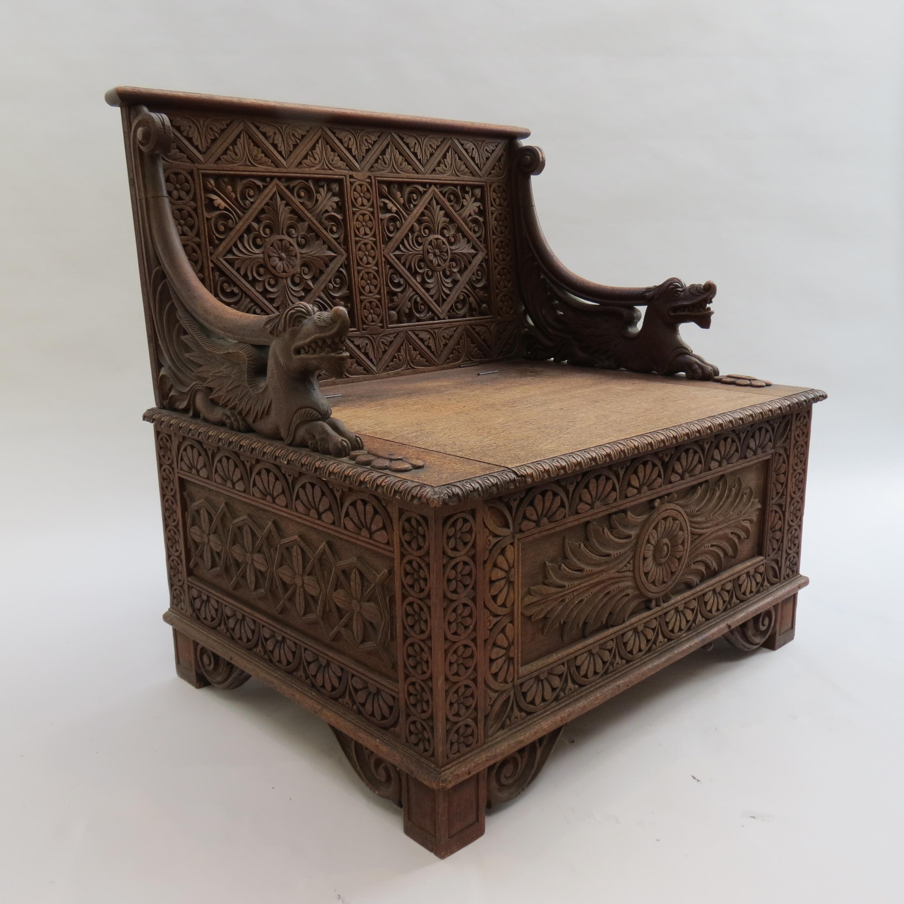Sedia da sala intagliata in stile revival gotico anglo-indiano birmano 1880 in vendita 9