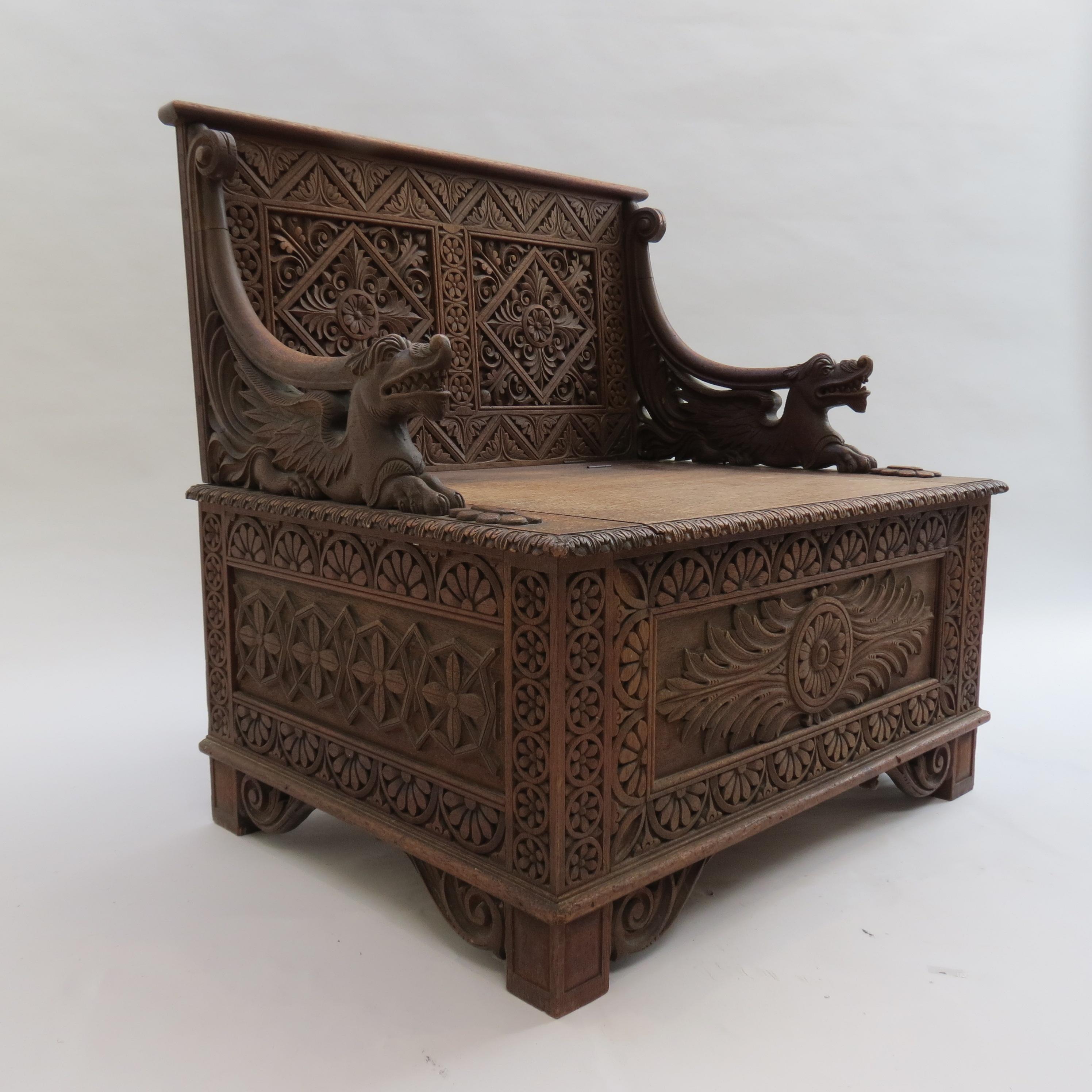Neogotico Sedia da sala intagliata in stile revival gotico anglo-indiano birmano 1880 in vendita