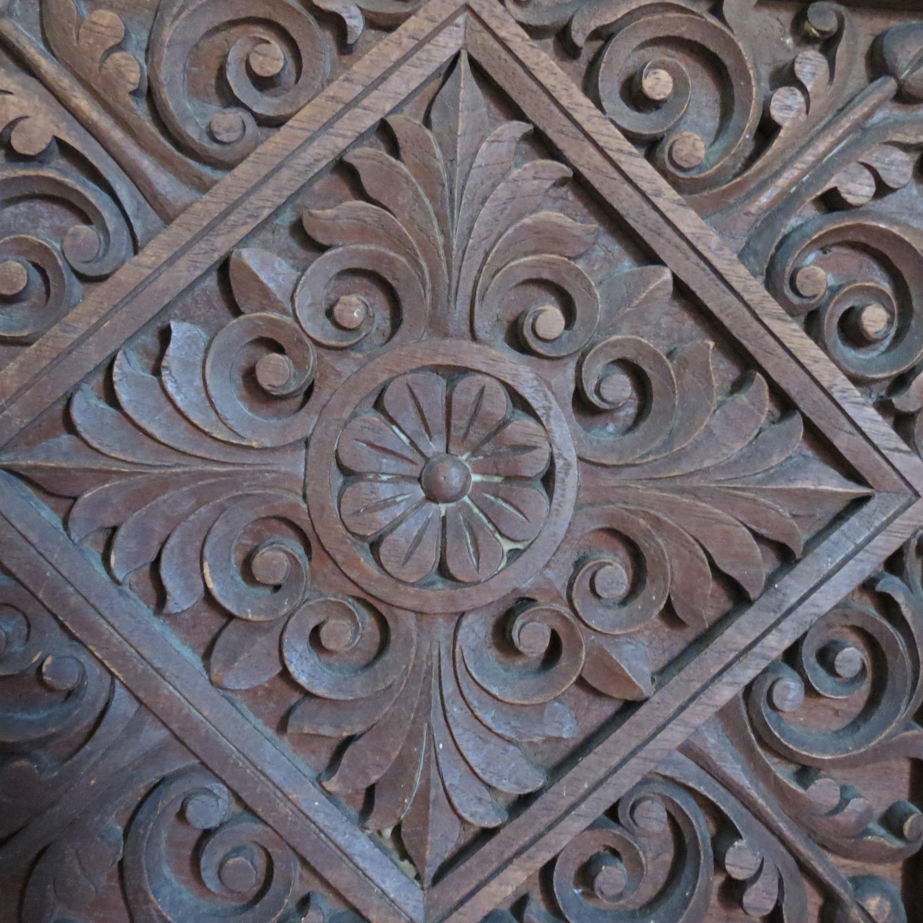 Burmese Anglo-Indian Gothic Revival Carved Hall Seat Chair 1880 For Sale 3