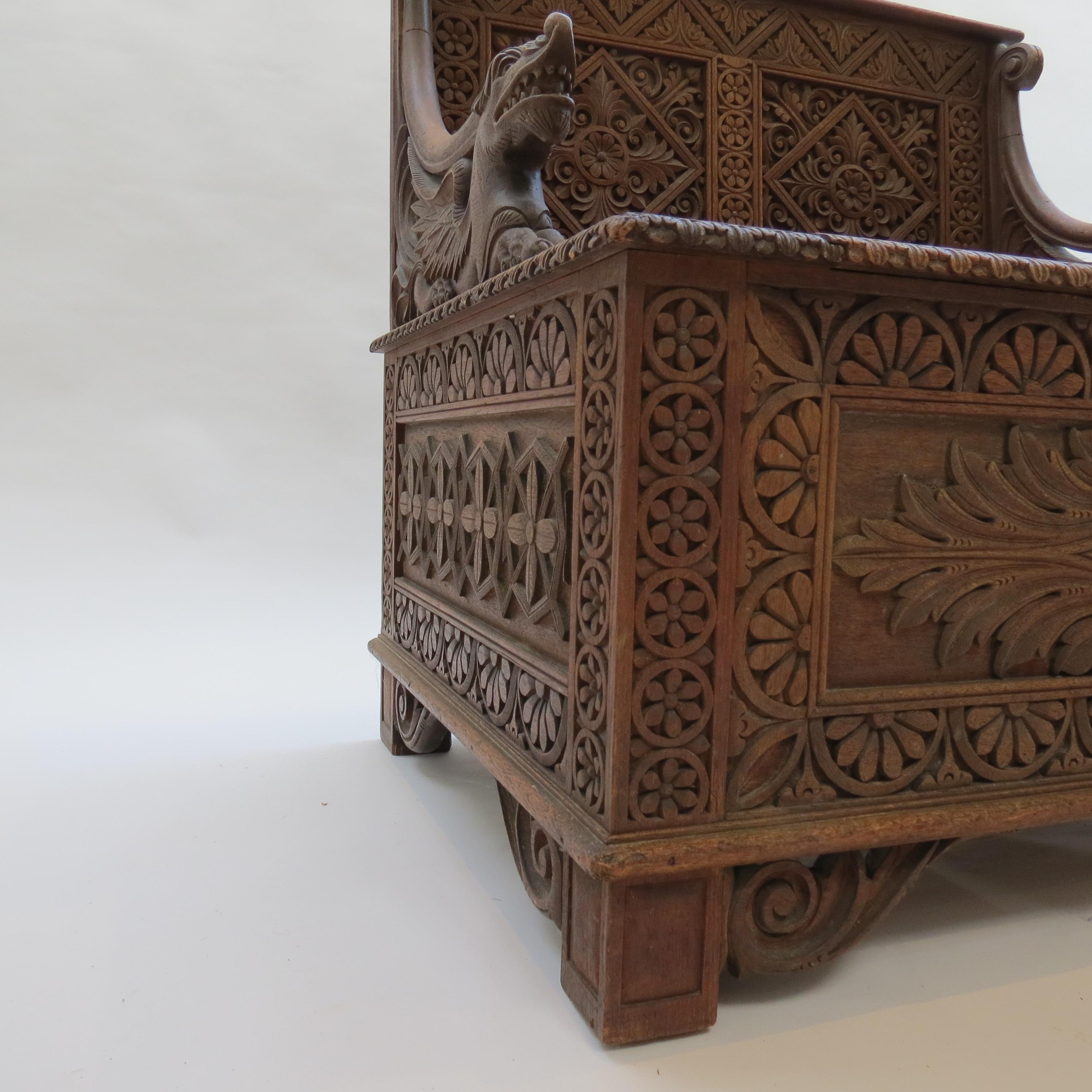 Sedia da sala intagliata in stile revival gotico anglo-indiano birmano 1880 in vendita 2
