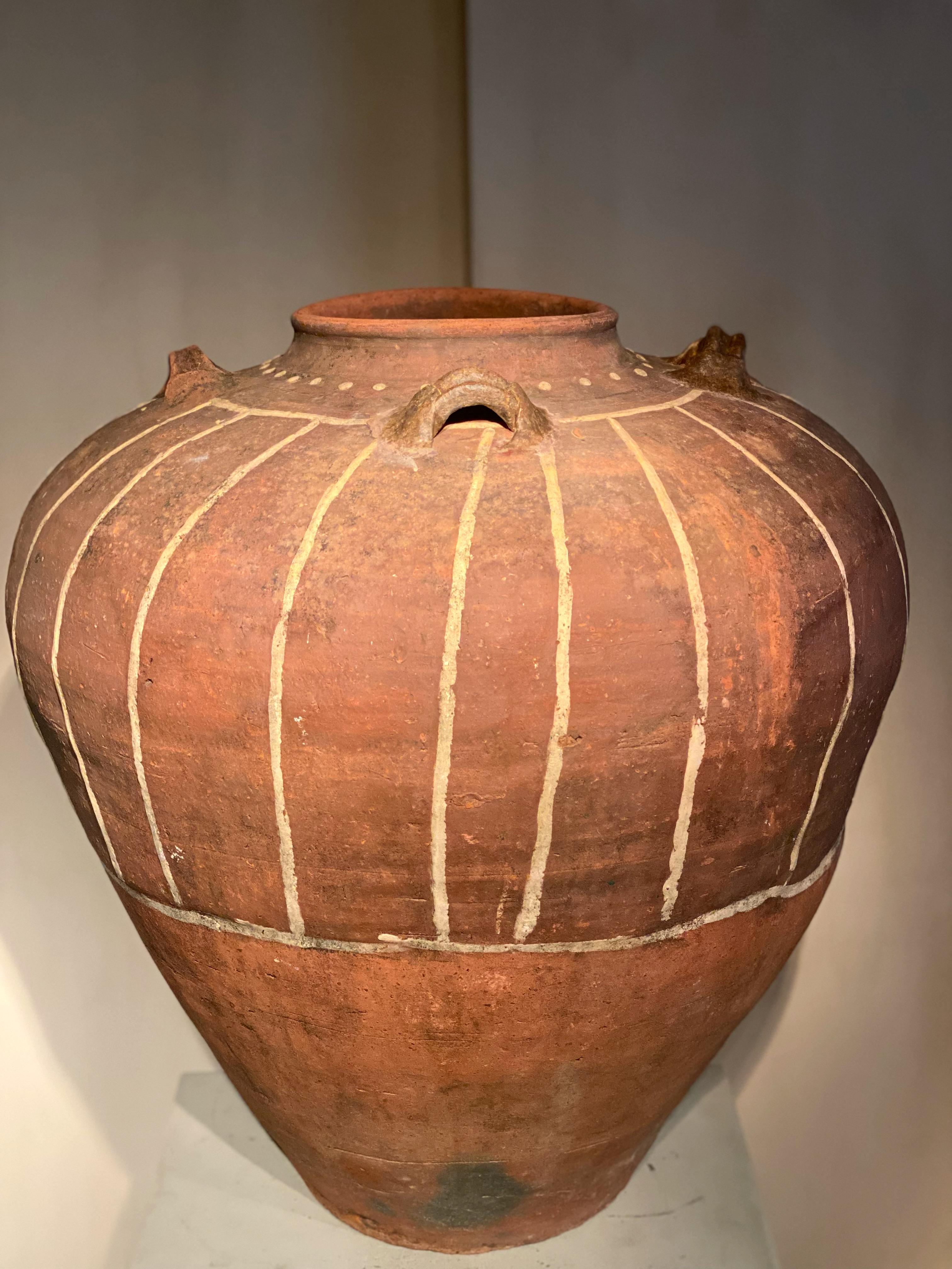 Burmese antike große Lagerung Jar (Handbemalt) im Angebot