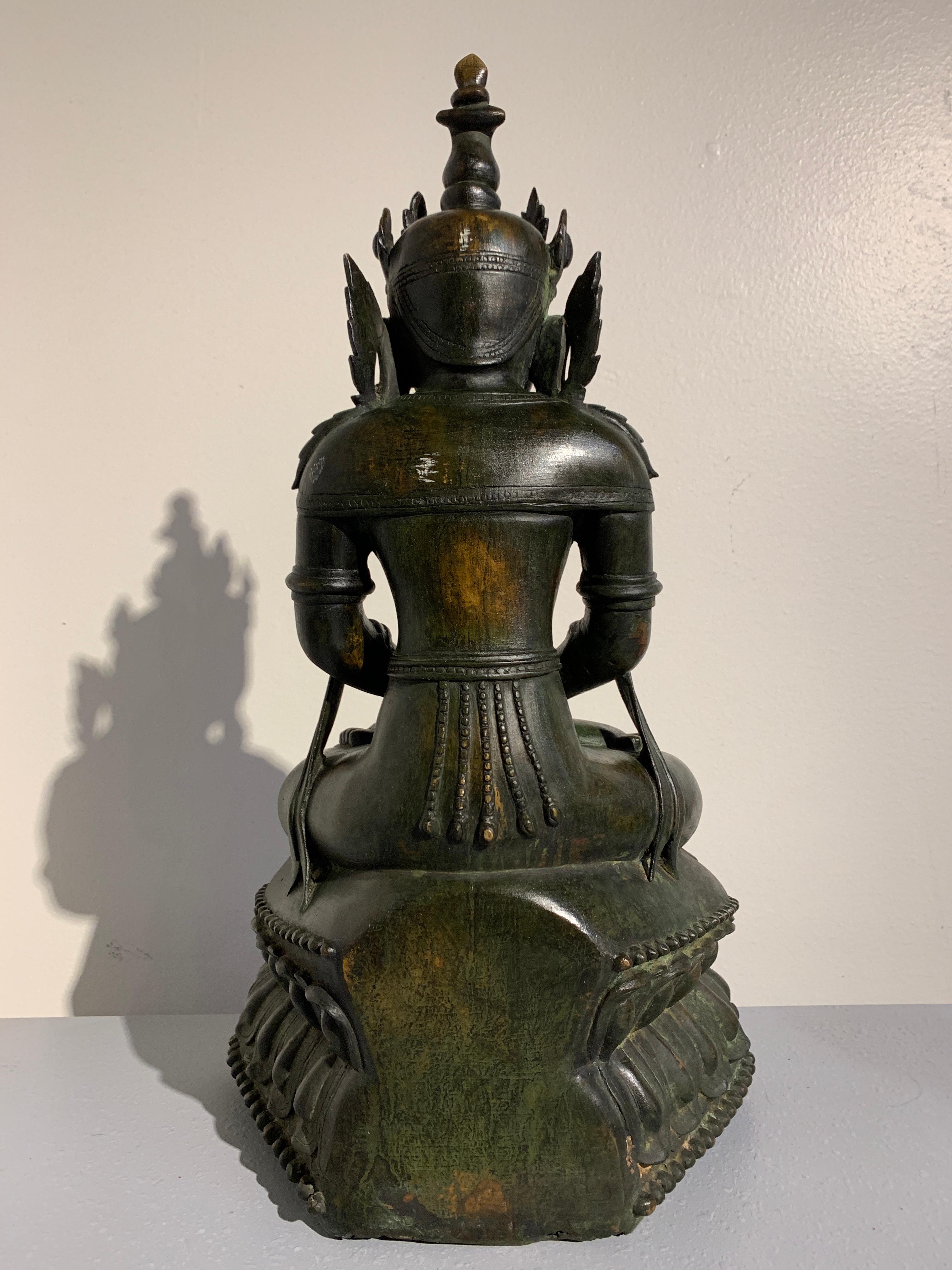 Burmese Arakan Bronze Crowned Buddha, 17th Century In Good Condition For Sale In Austin, TX