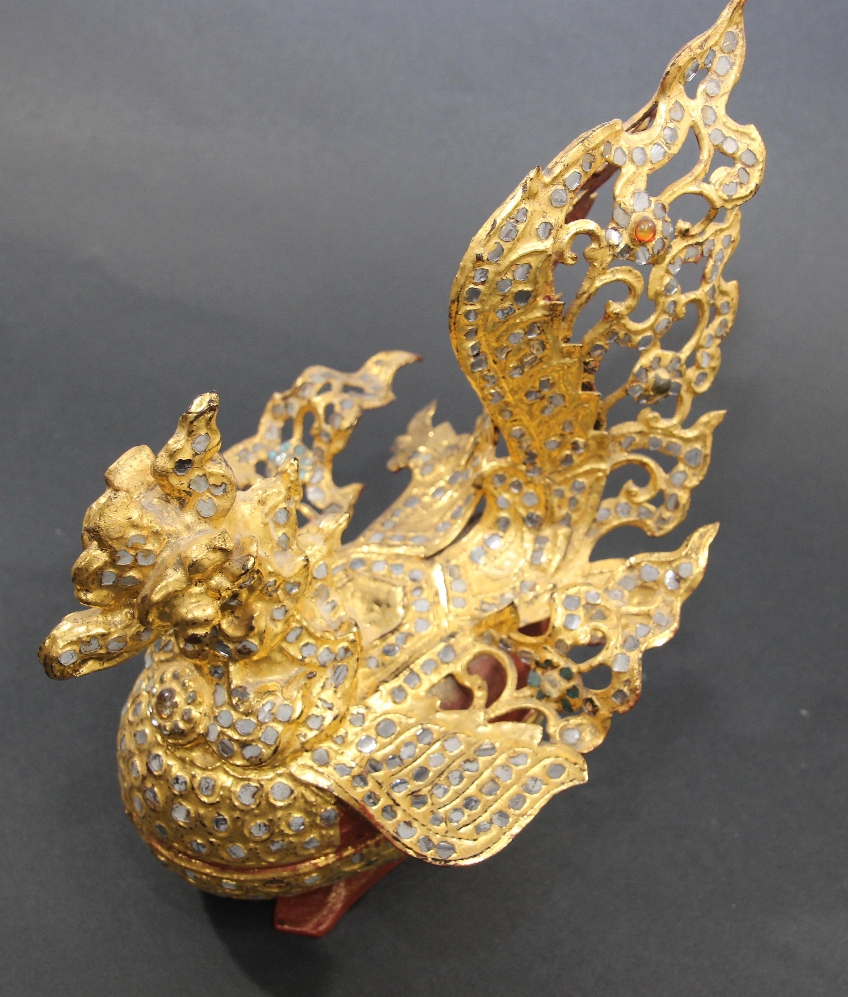 Burmese Bird-Shaped Betel Gold Lacquered Box For Sale 6