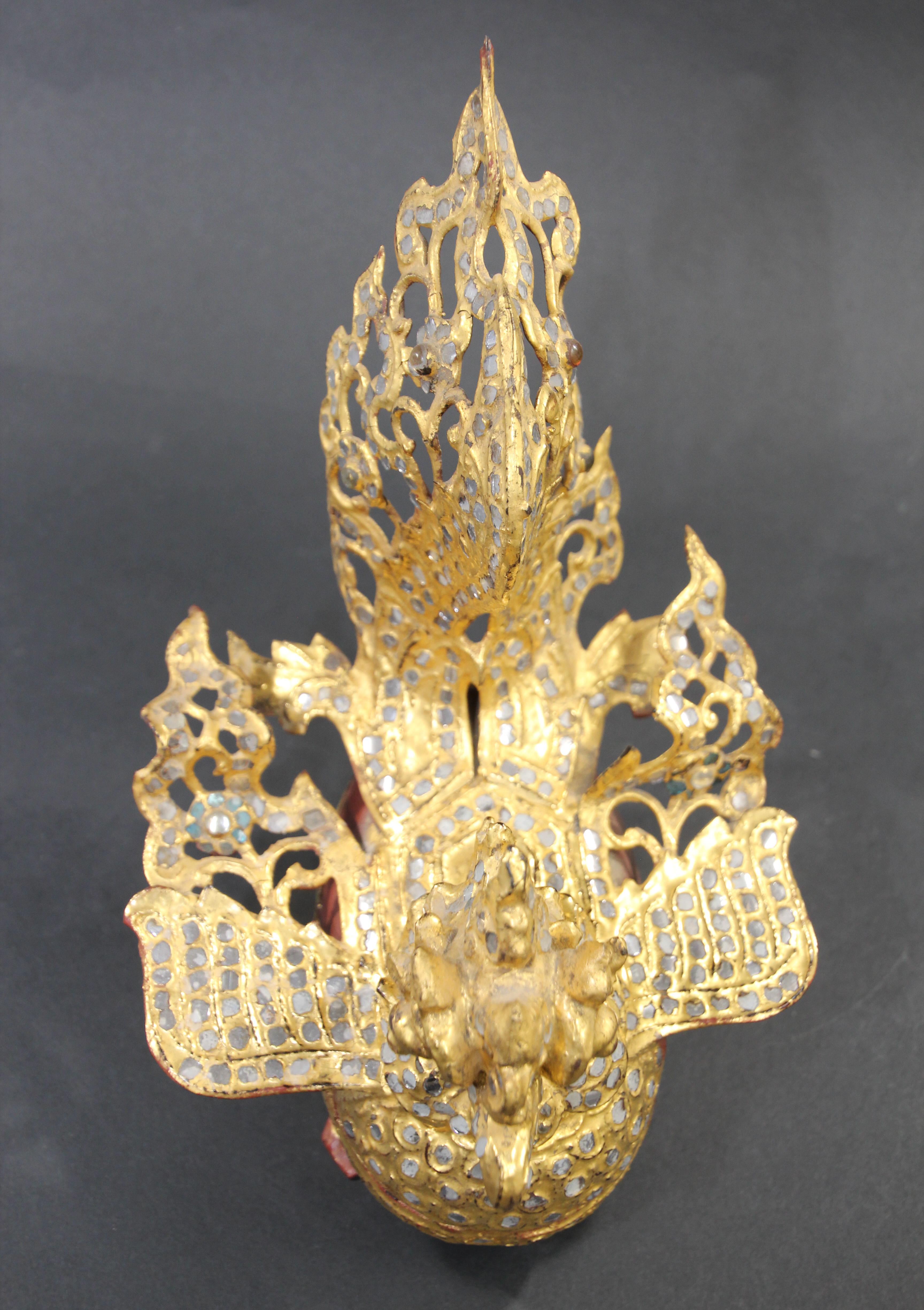Burmese Bird-Shaped Betel Gold Lacquered Box For Sale 10