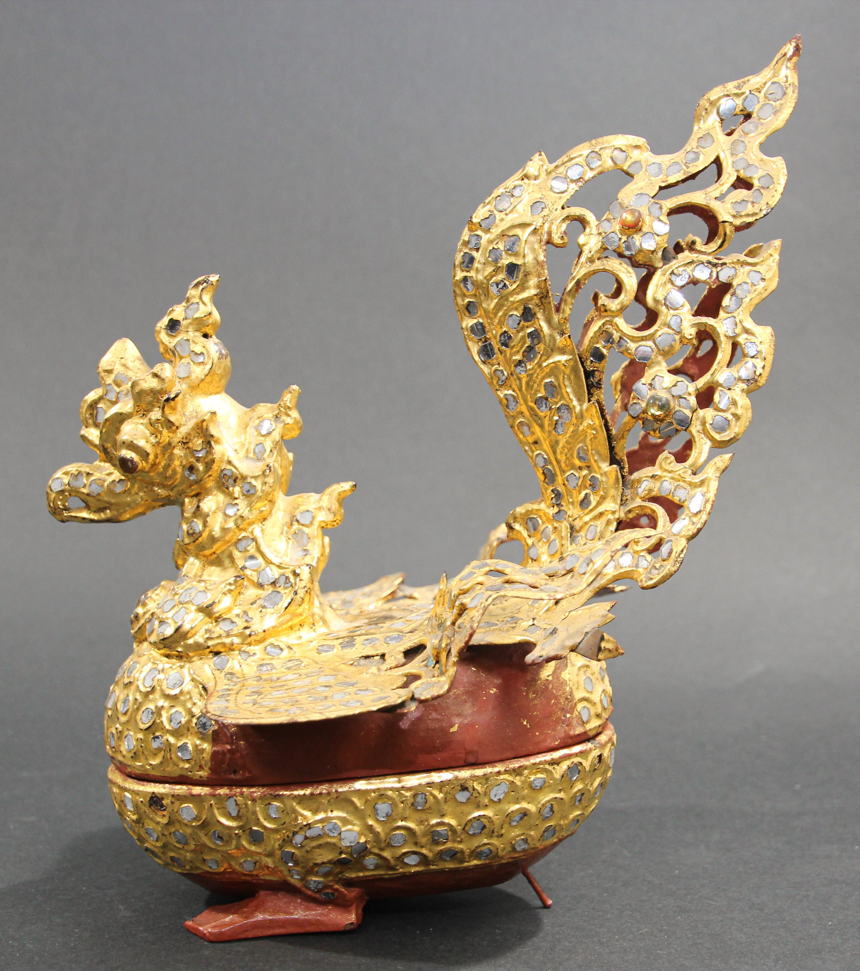 Islamic Burmese Bird-Shaped Betel Gold Lacquered Box For Sale