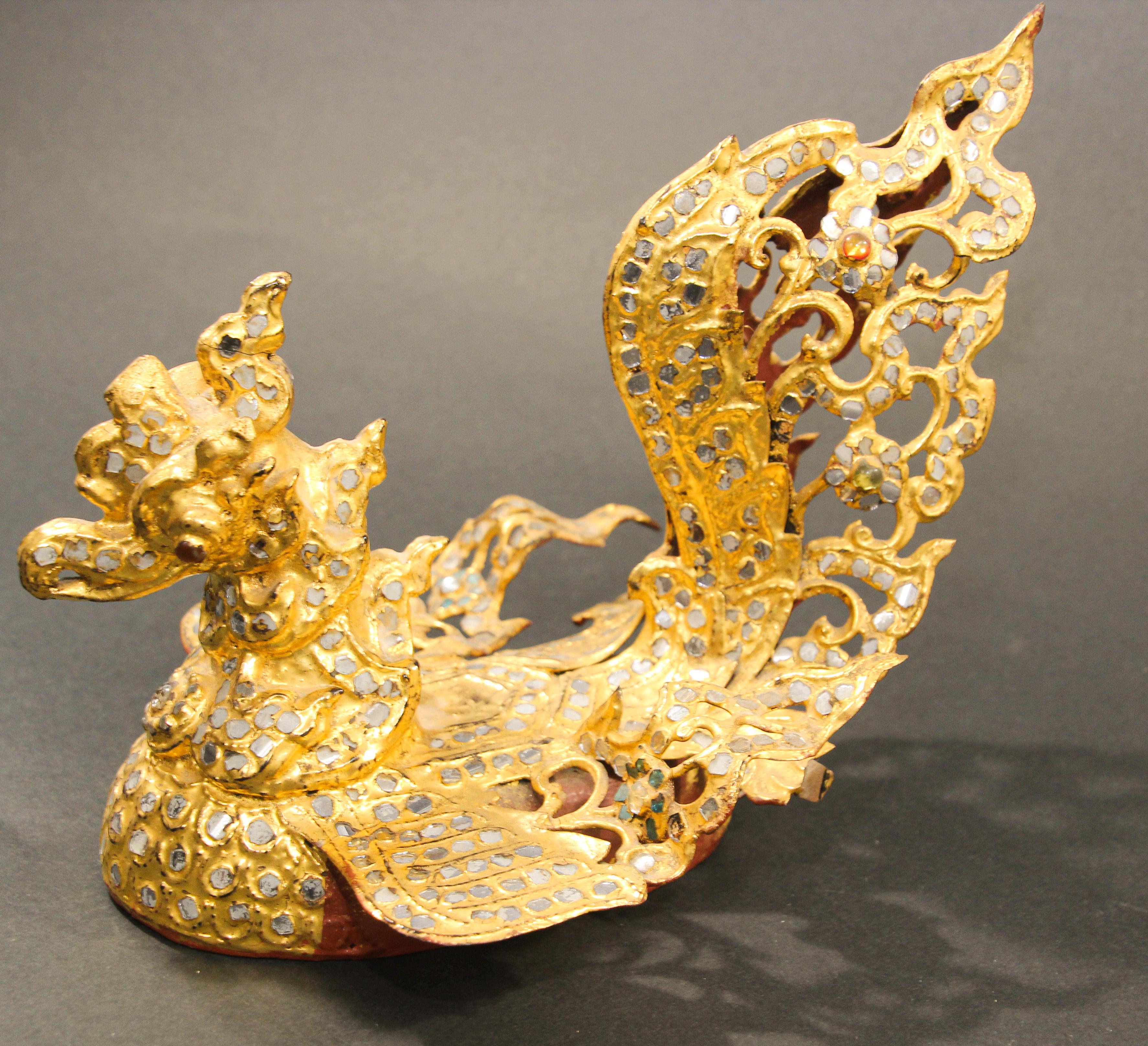 Burmese Bird-Shaped Betel Gold Lacquered Box In Good Condition For Sale In North Hollywood, CA