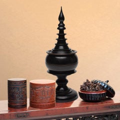 Boîte à offrandes birmane en laque noire Hsun-ok