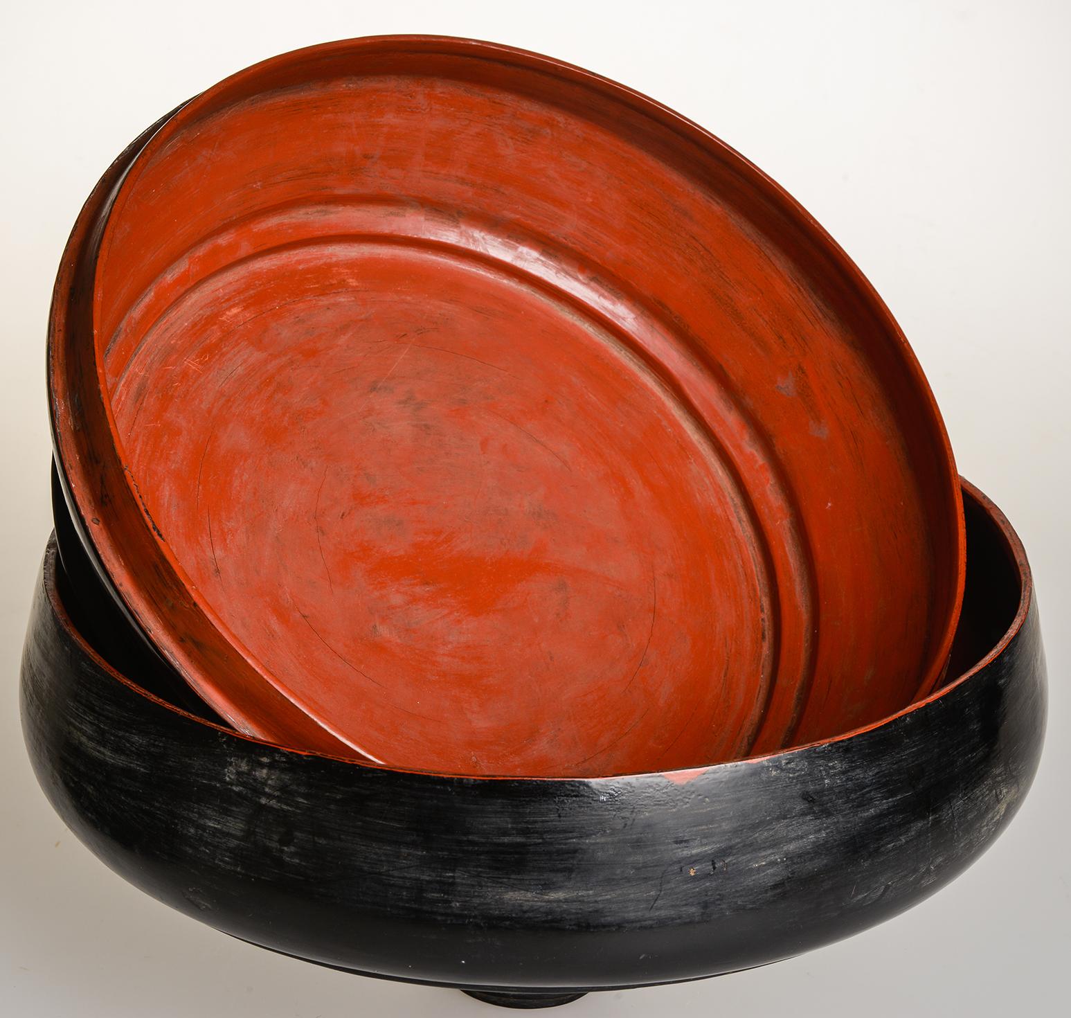Burmese Black Lacquered Temple Offering Box In Good Condition In Alessandria, Piemonte