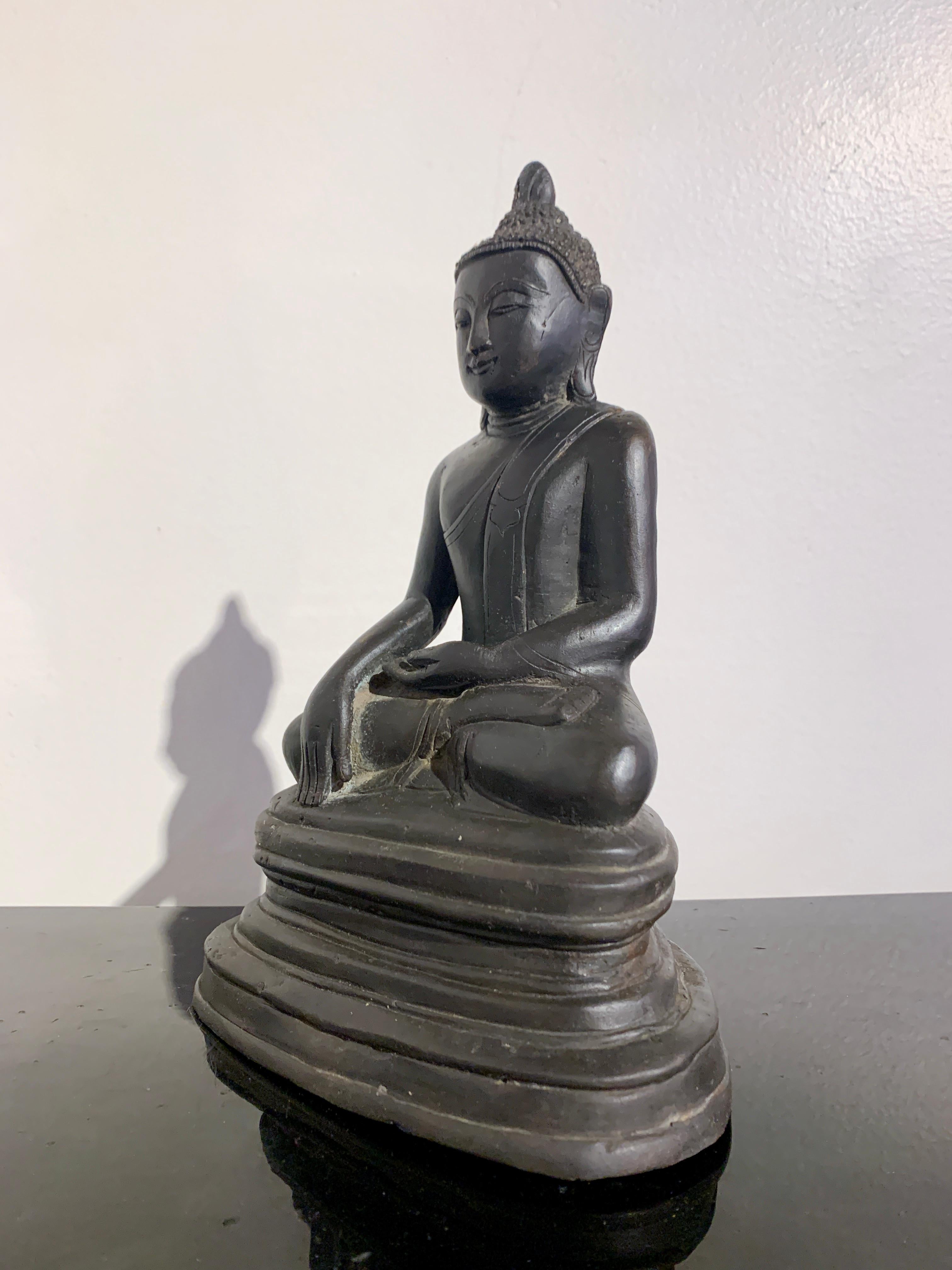 Burmese Bronze Arakan Style Seated Buddha, Mid 20th Century, Burma In Good Condition For Sale In Austin, TX