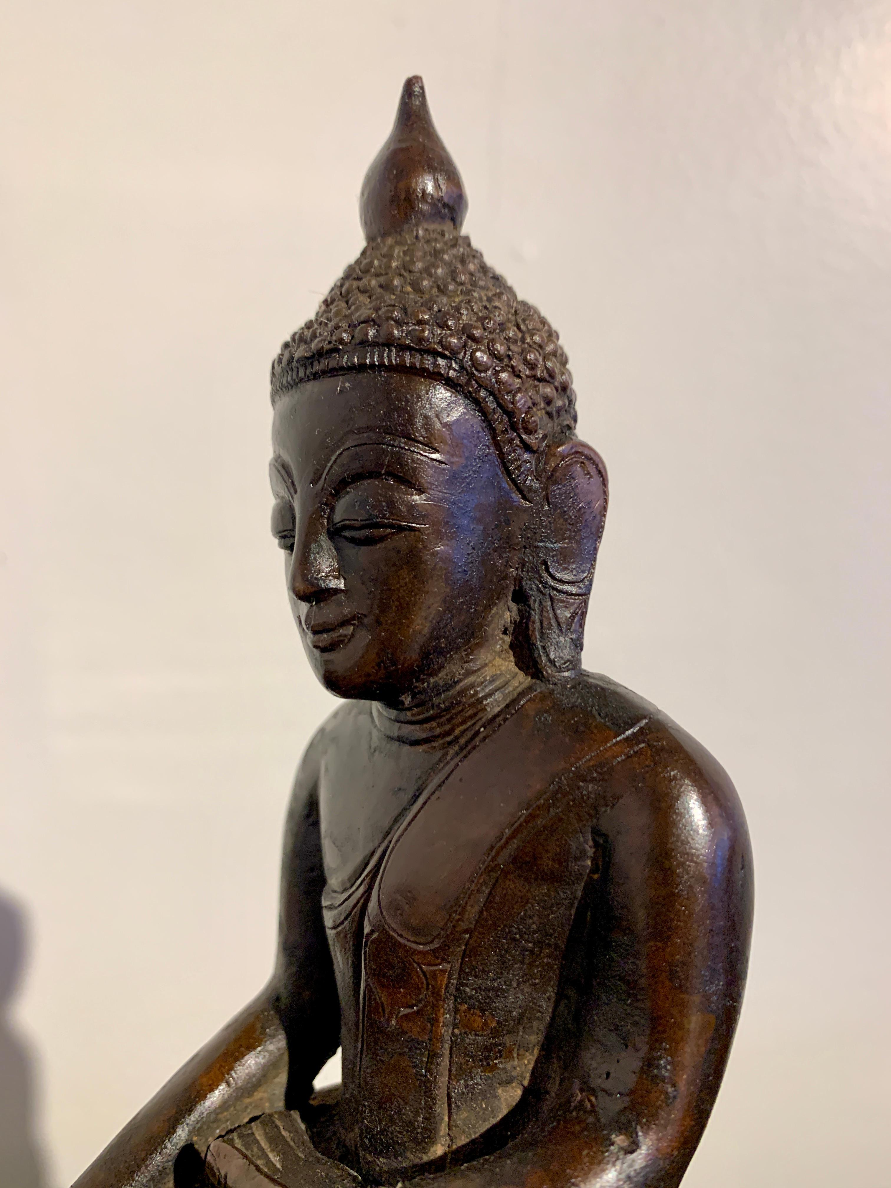 Bouddha birman de style Ava en bronze, XIXe/XXe siècle, Birmanie en vente 5
