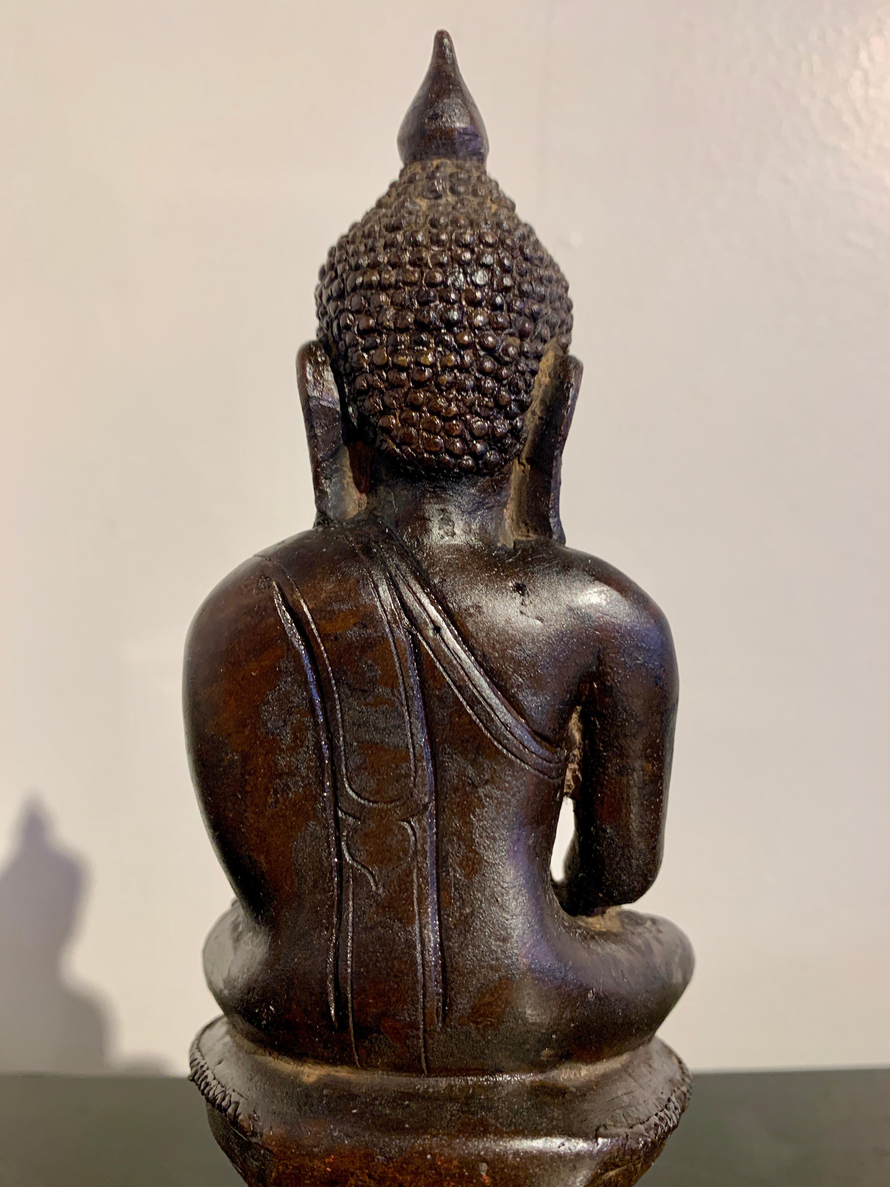 Bouddha birman de style Ava en bronze, XIXe/XXe siècle, Birmanie en vente 6