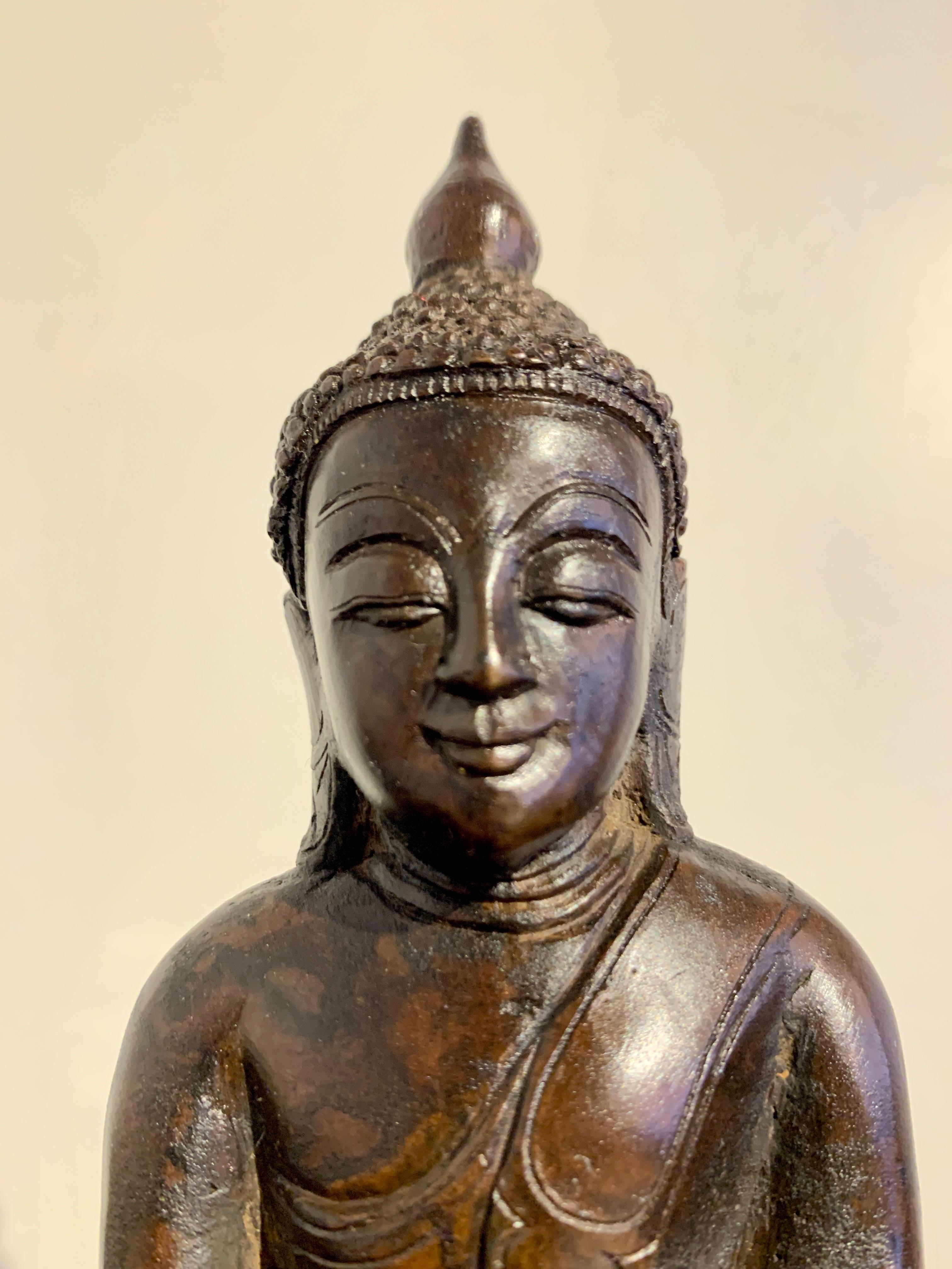 Bouddha birman de style Ava en bronze, XIXe/XXe siècle, Birmanie en vente 8