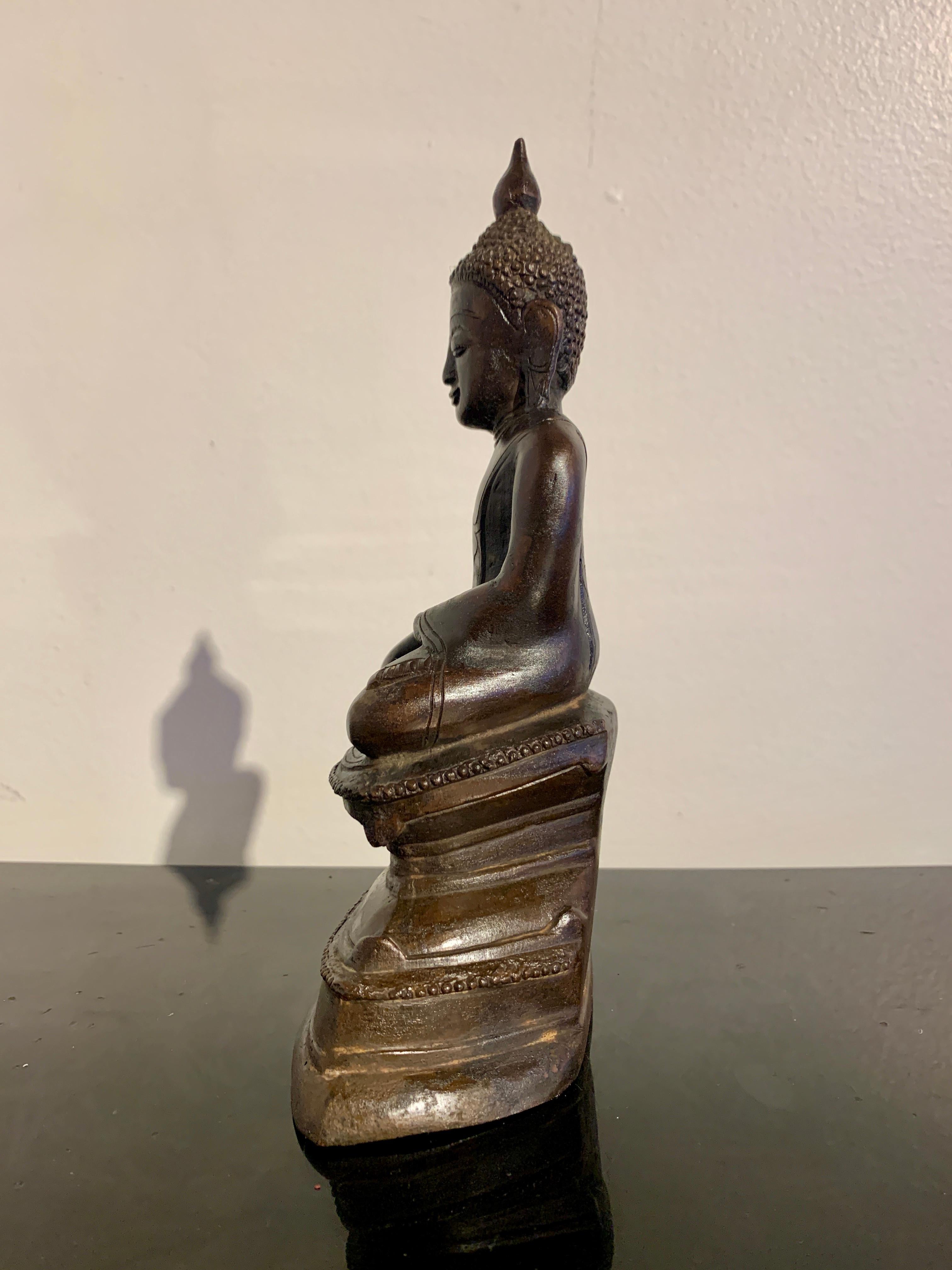 Bronze Bouddha birman de style Ava en bronze, XIXe/XXe siècle, Birmanie en vente