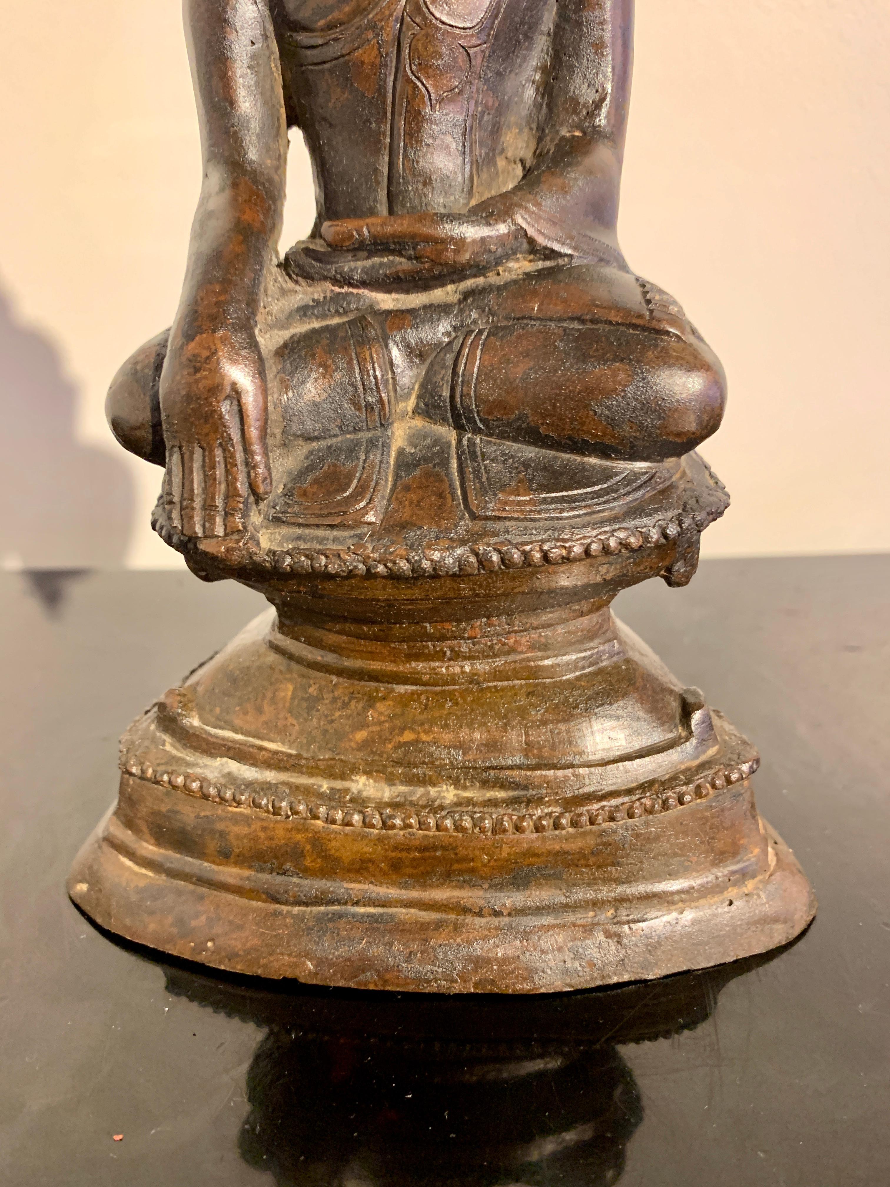 Bouddha birman de style Ava en bronze, XIXe/XXe siècle, Birmanie en vente 3