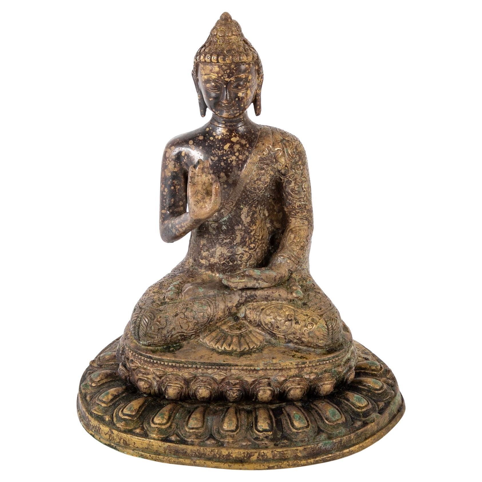 Bouddha birman assis en bronze en position de lotus