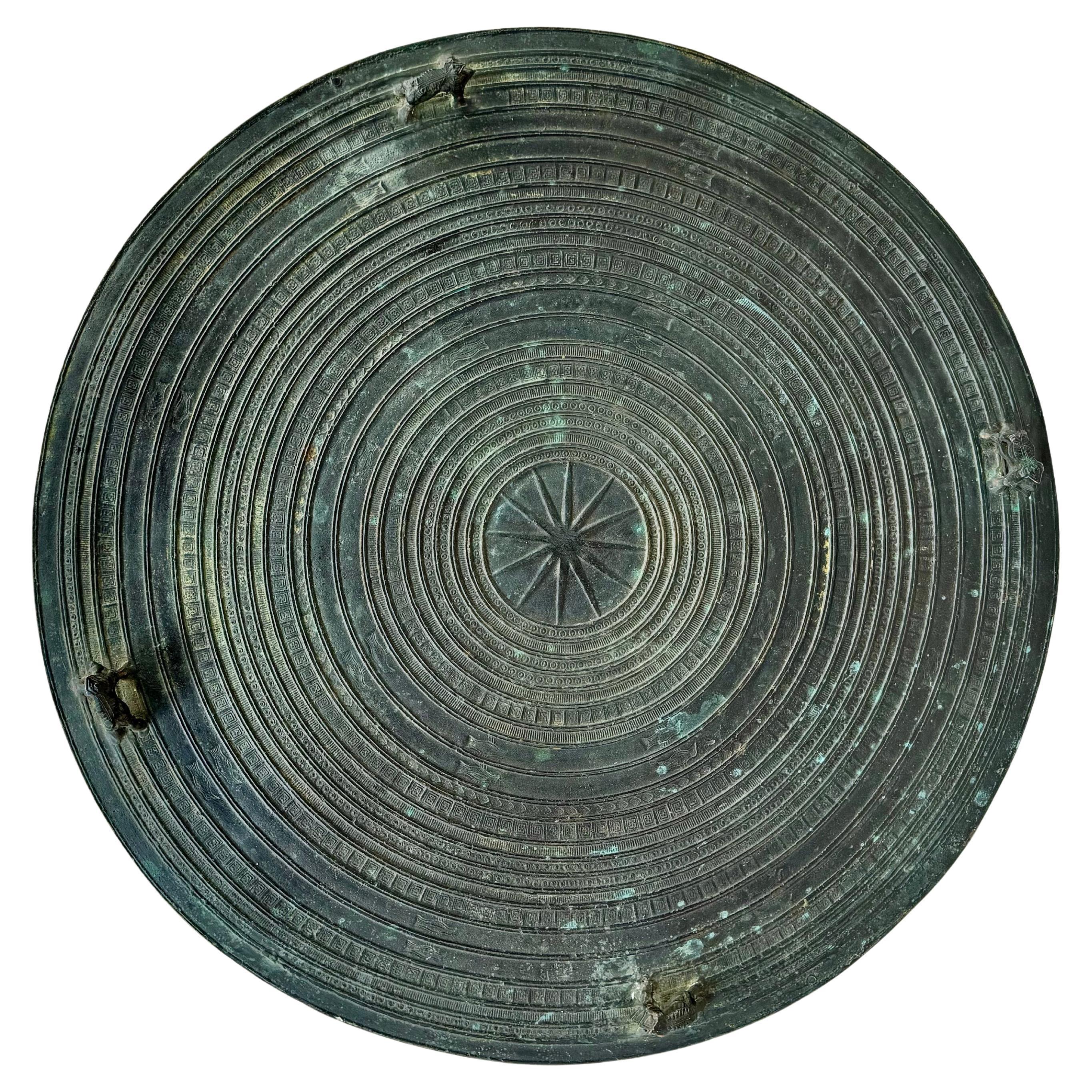 Thaïlandais Table basse tambour de pluie birman en bronze moulé avec détails en relief complexes en vente