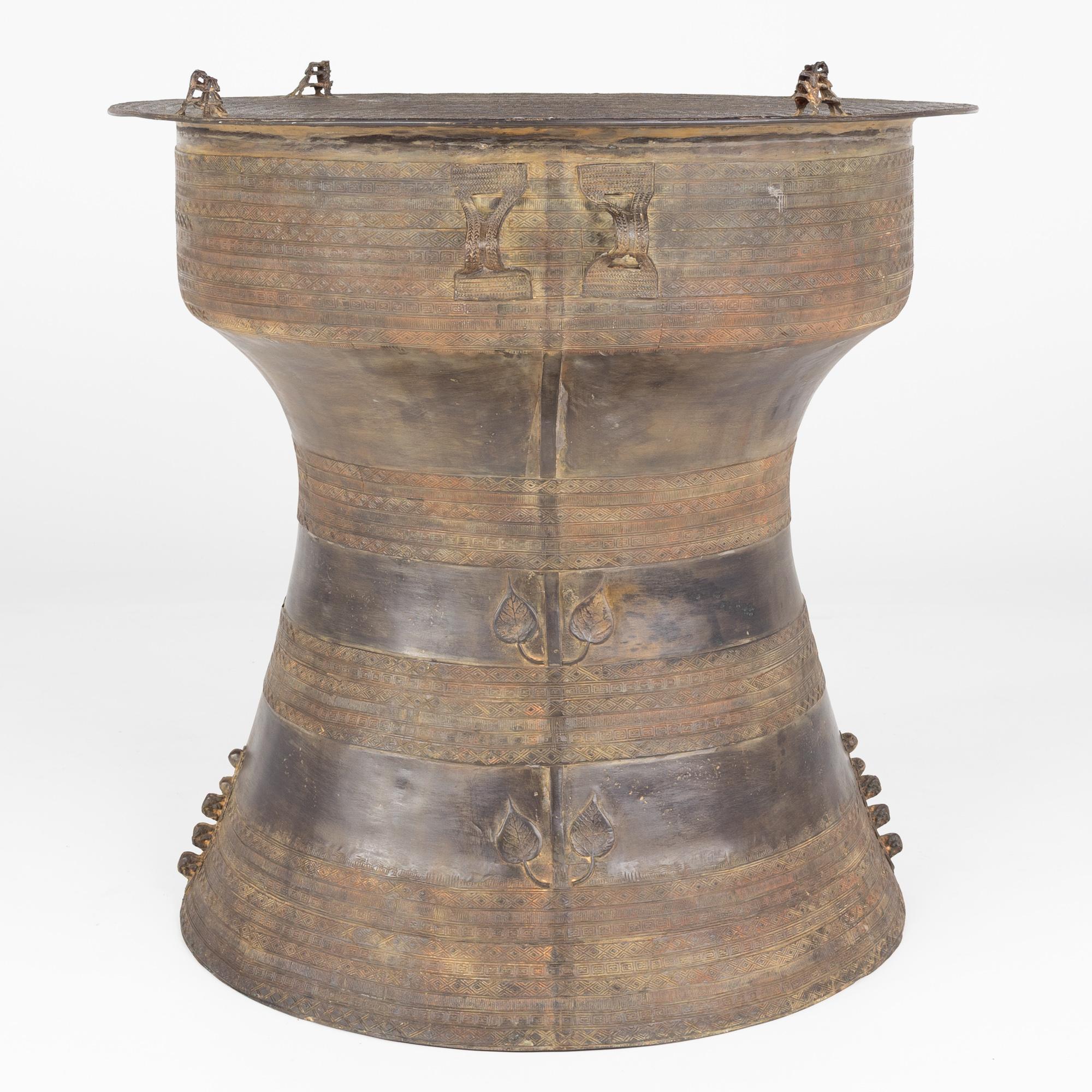 Burmese bronze rain drum side table.

This side table measures: 30 wide x 30 deep x 31 inches high.

This piece is in excellent vintage condtion and very solid with no noticeable damage. It has a natural oxidized / rustic look.

About photos: