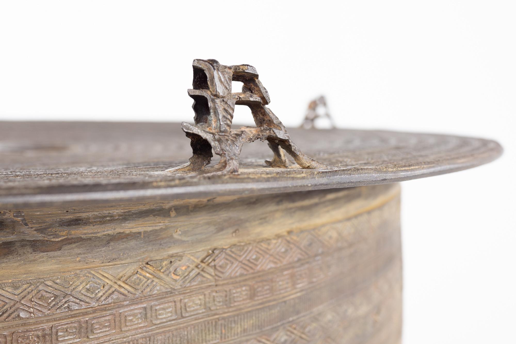 Américain Table d'appoint tambour de pluie birman en bronze en vente
