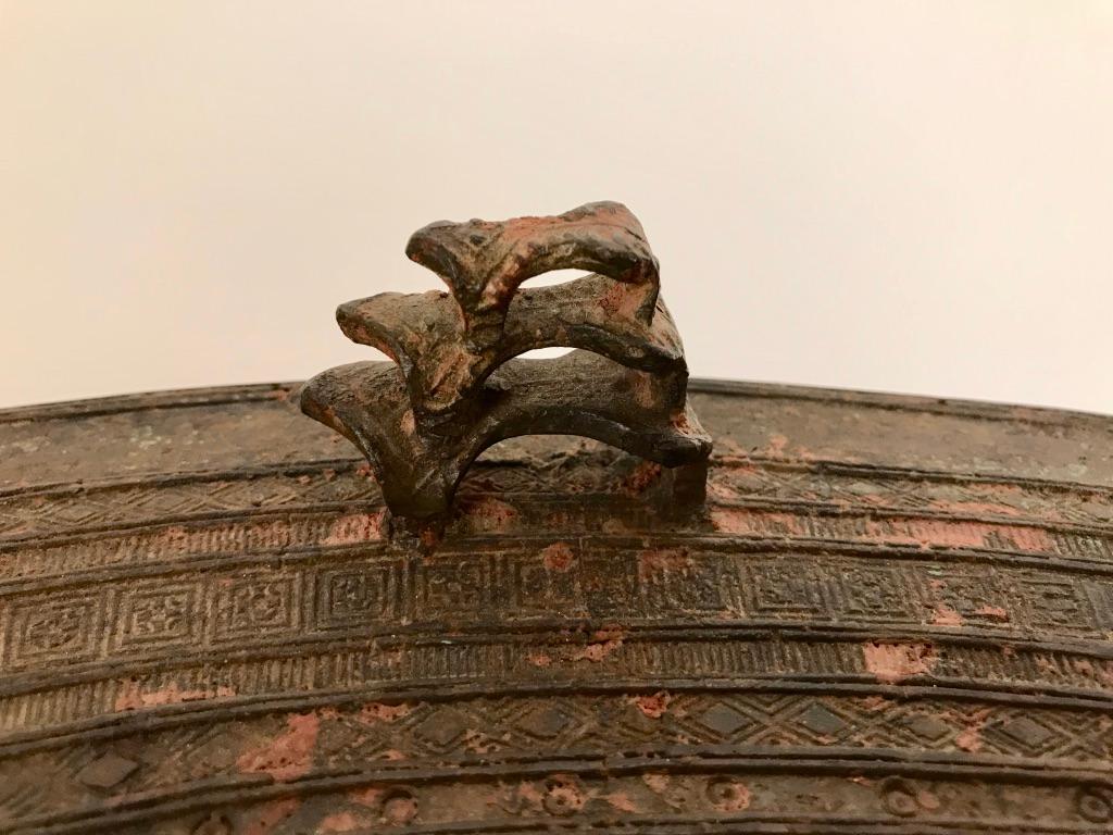 Burmese Bronze Rain Drum Side Table im Zustand „Gut“ in Stamford, CT