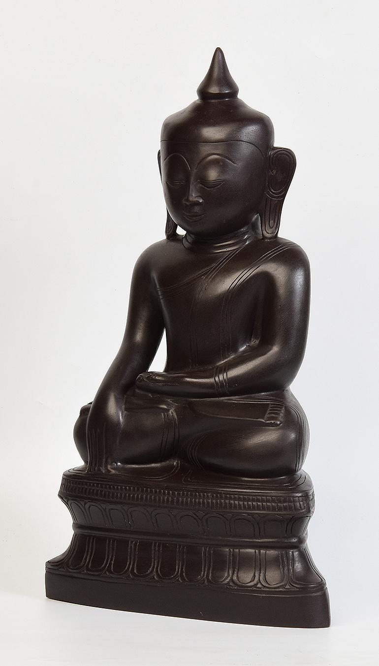 Sitzender Buddha aus burmesischer Bronze (21. Jahrhundert und zeitgenössisch) im Angebot