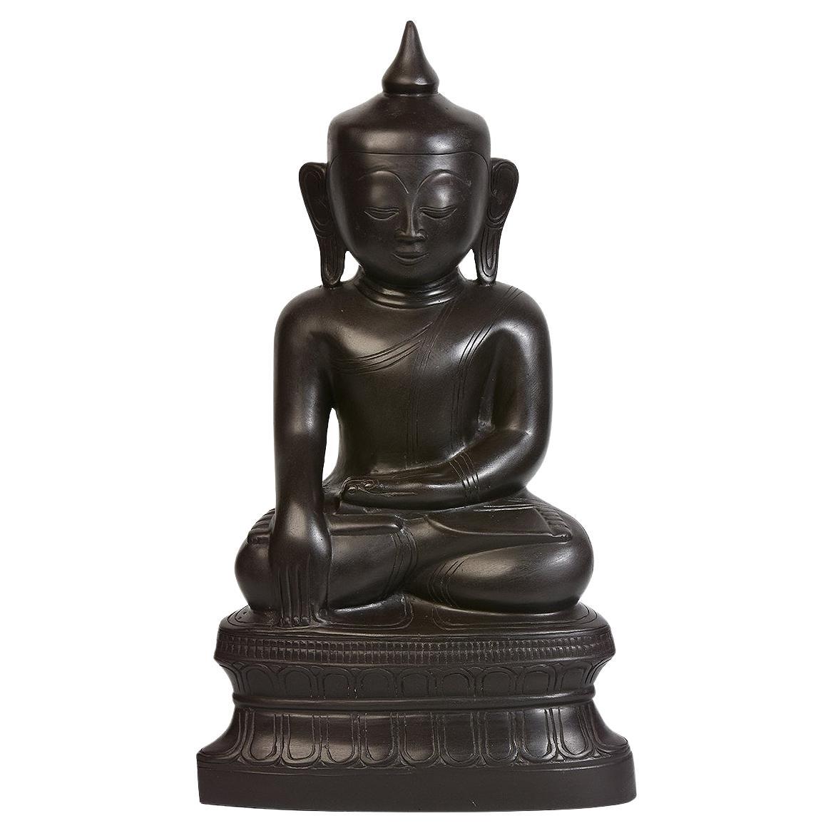 Sitzender Buddha aus burmesischer Bronze im Angebot