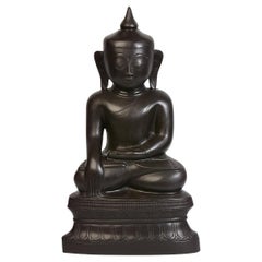Sitzender Buddha aus burmesischer Bronze