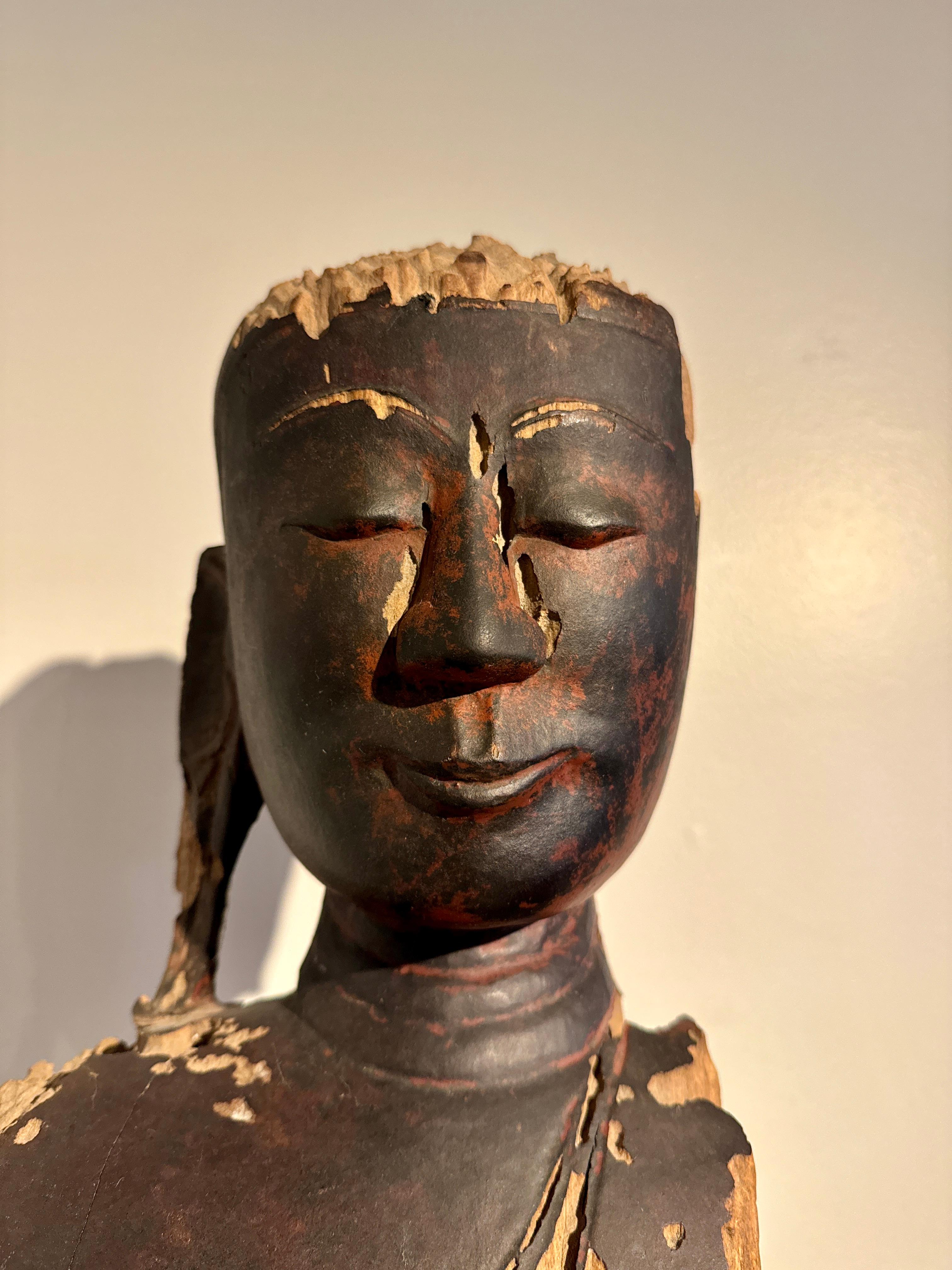 Burmese Buddha Fragmentary Lacquered Wood Bust, Ava Period, 17th/18th Century For Sale 5