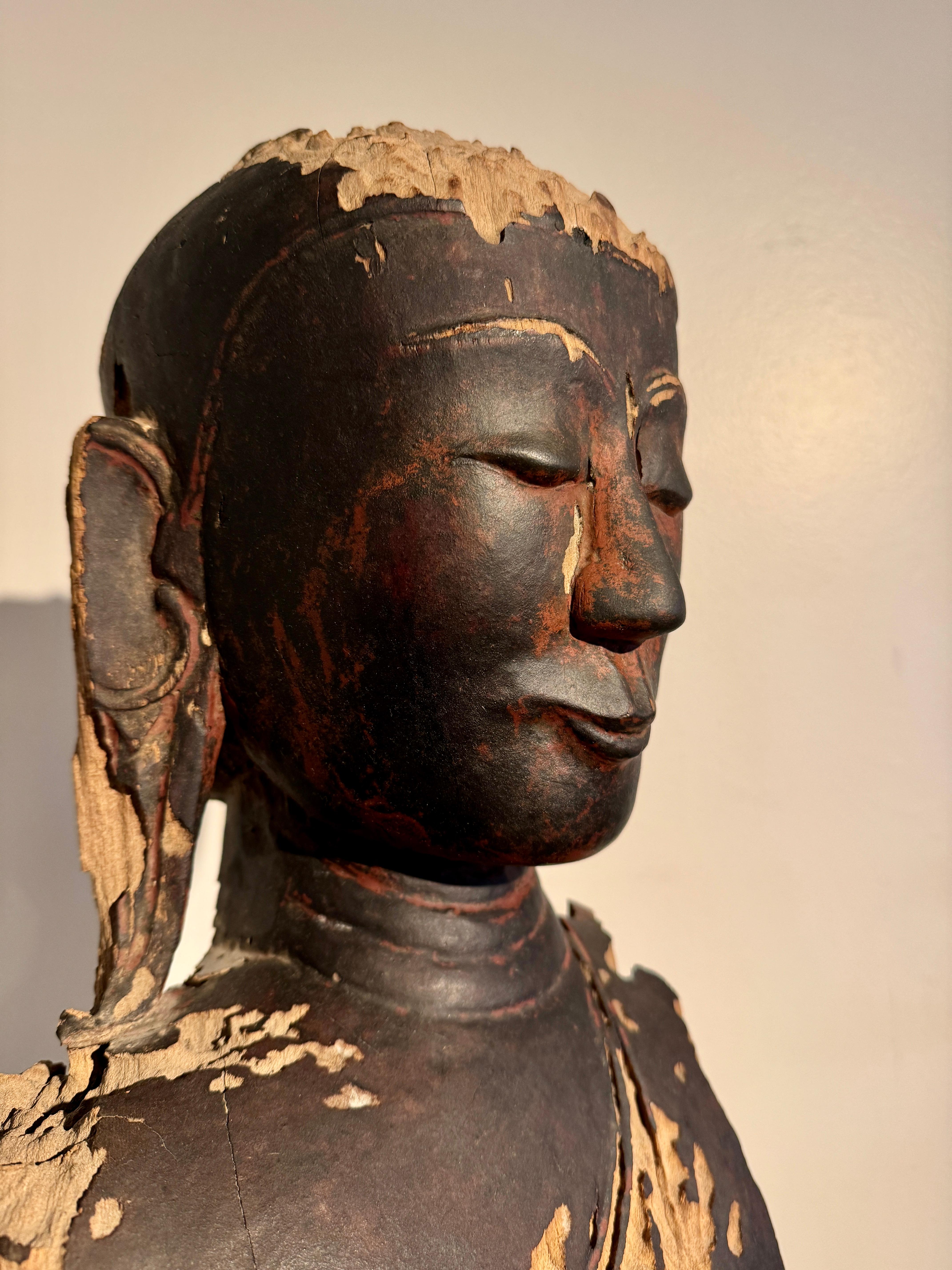 Burmese Buddha Fragmentary Lacquered Wood Bust, Ava Period, 17th/18th Century For Sale 7