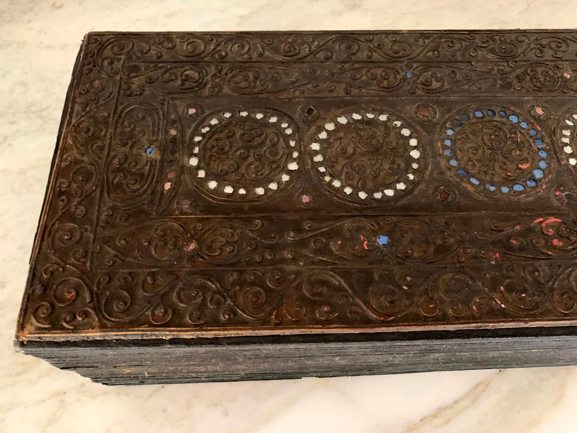 Burmese Buddhism Scripture with Lacquer Covers In Fair Condition For Sale In Atlanta, GA