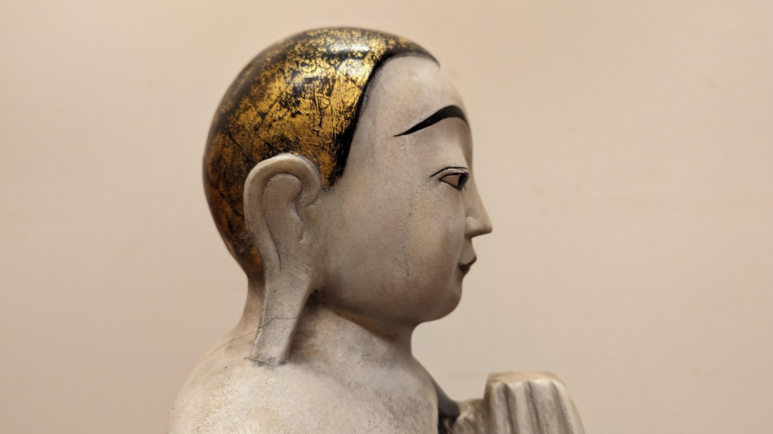 Sculpté Statue bouddhiste birmane en albâtre  en vente
