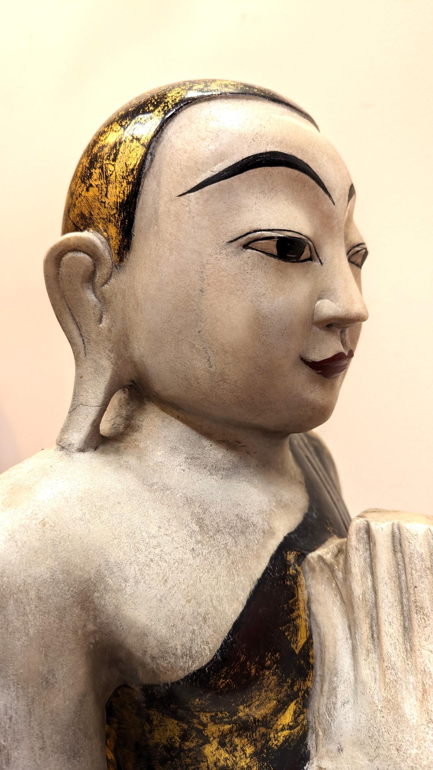 20ième siècle Statue bouddhiste birmane en albâtre  en vente
