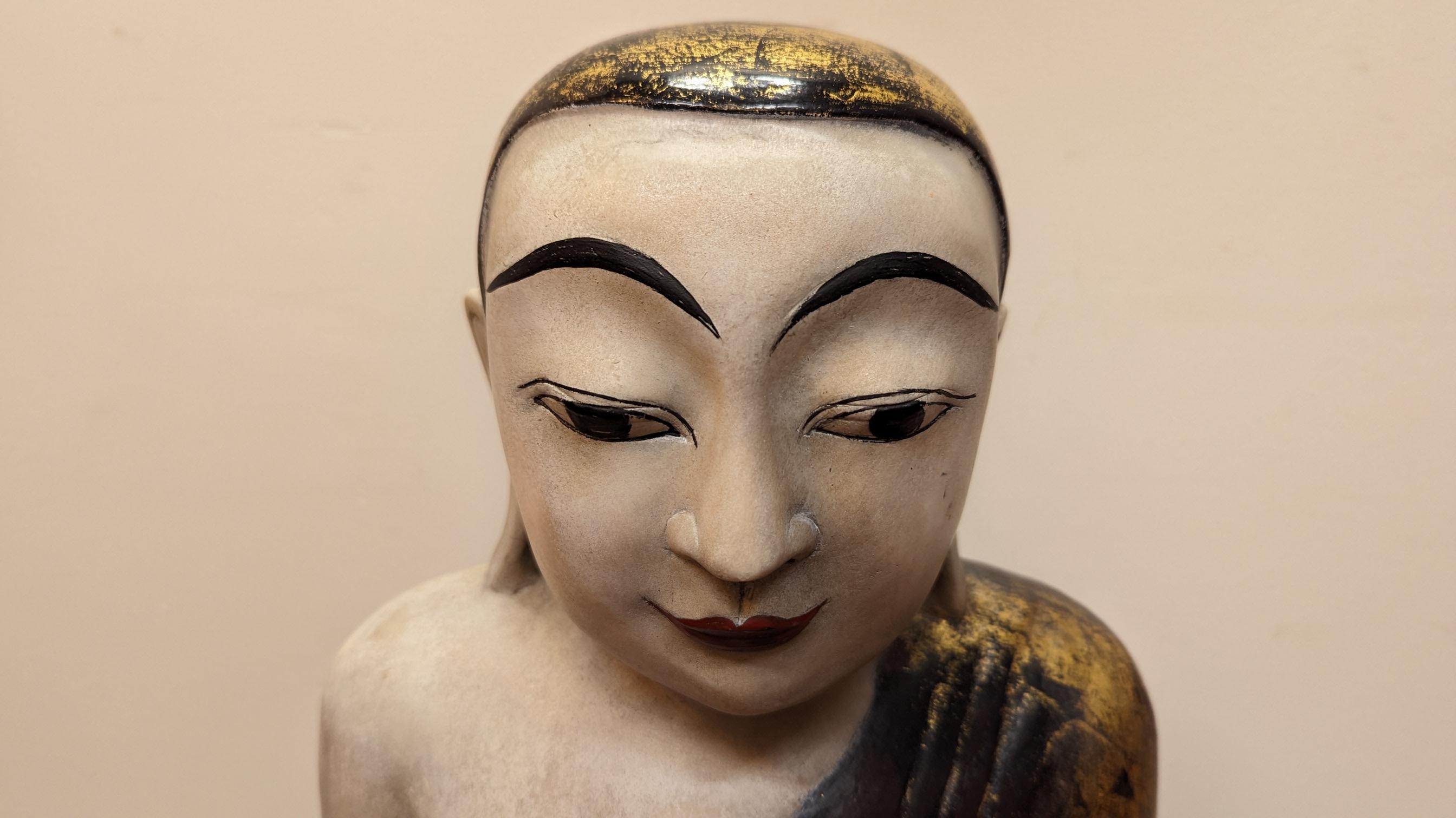 Burmese Buddhist Alabaster Statue  For Sale 2