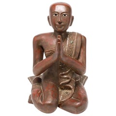 Statue de moine bouddhiste birmane en bois sculpté