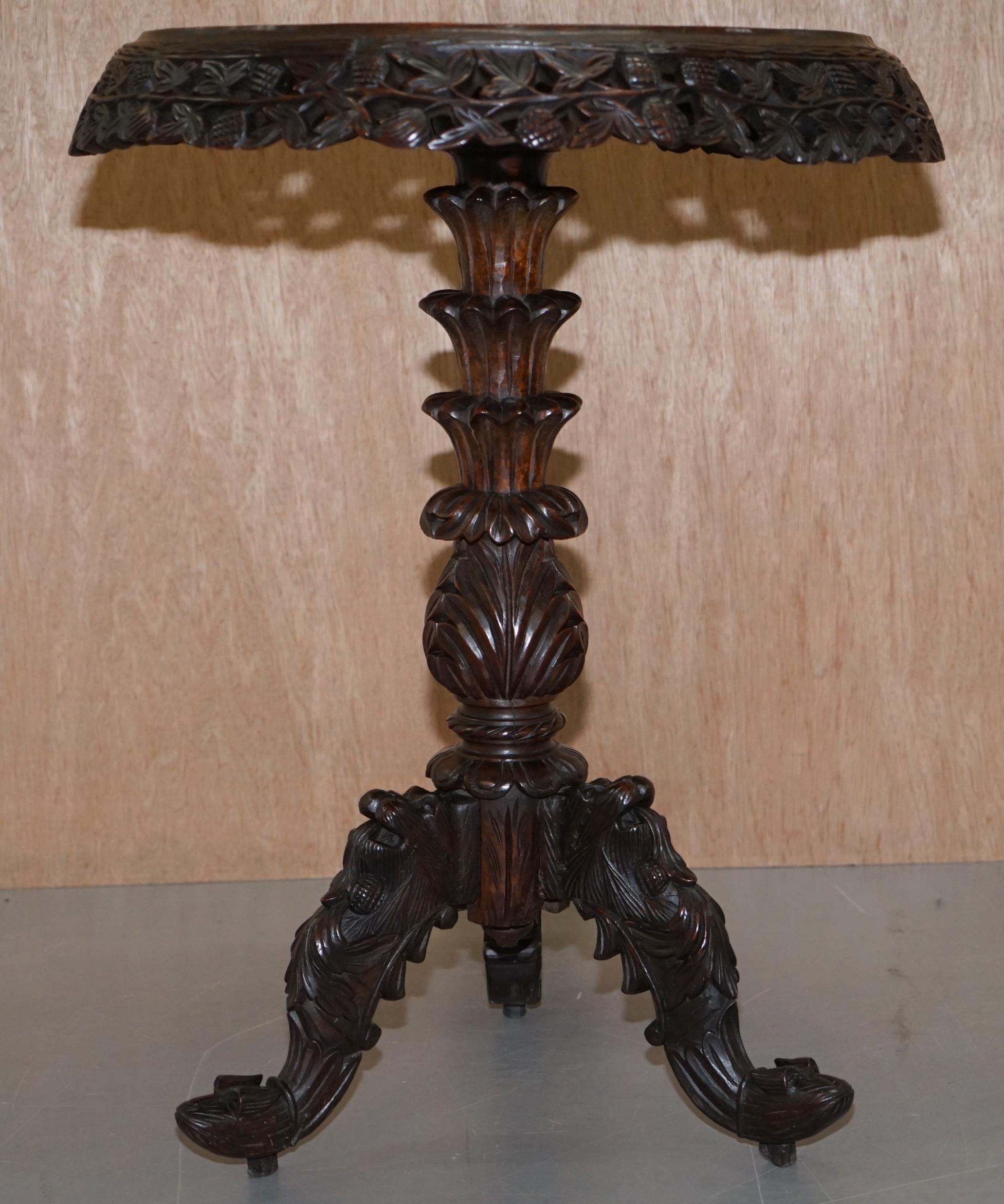Table d'appoint d'angle en bois dur birman vers 1880 à plateau basculant en vente 3