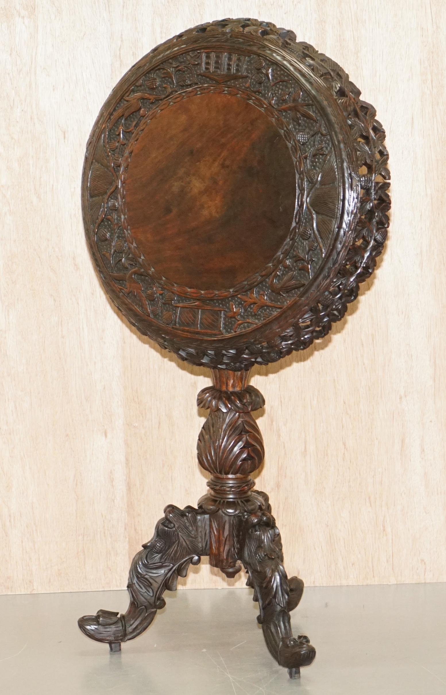 Table d'appoint d'angle en bois dur birman vers 1880 à plateau basculant en vente 6