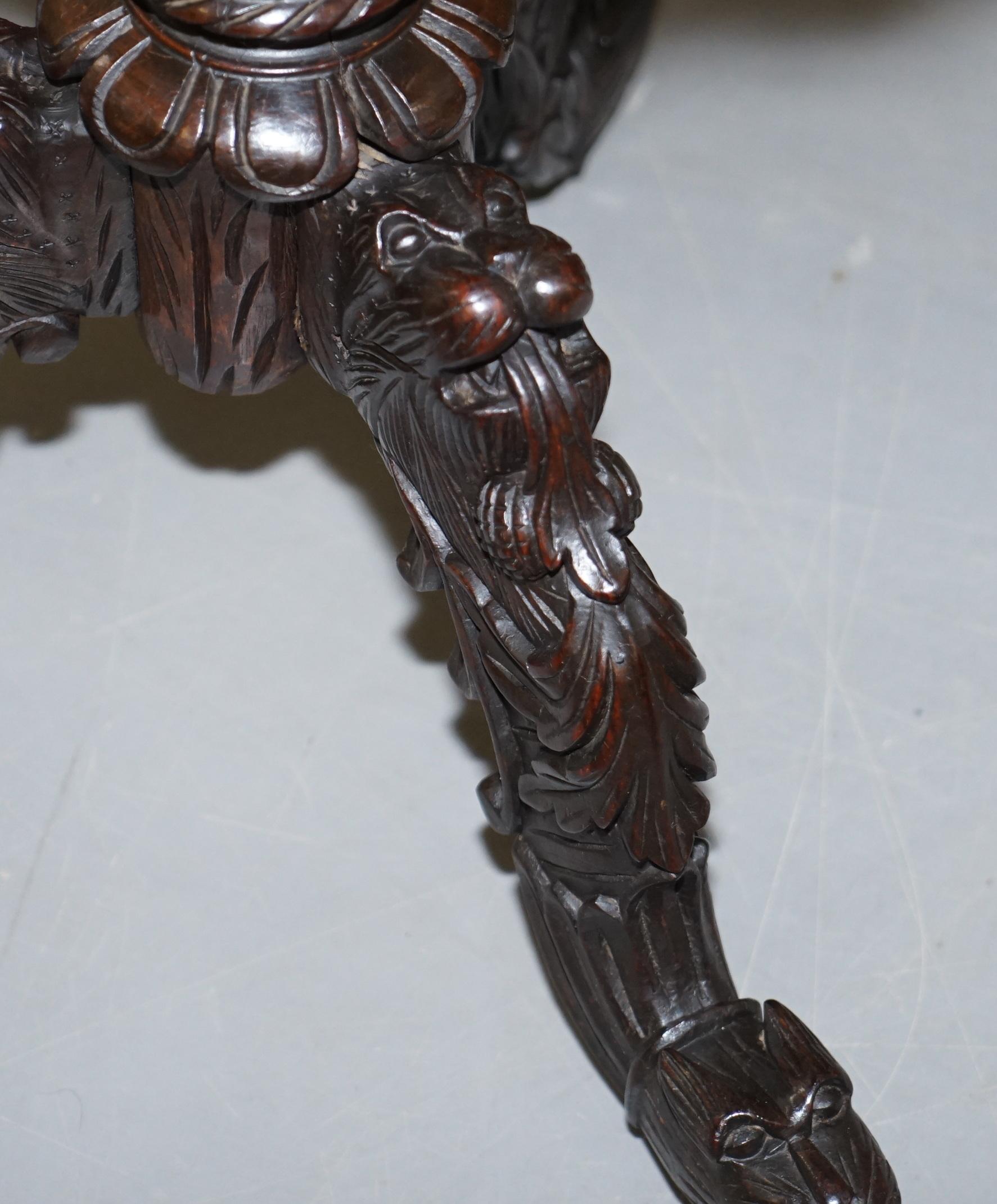 Legno massiccio Tavolino da salotto anglo-indiano in legno massiccio con piano inclinabile del 1880 ca. in vendita