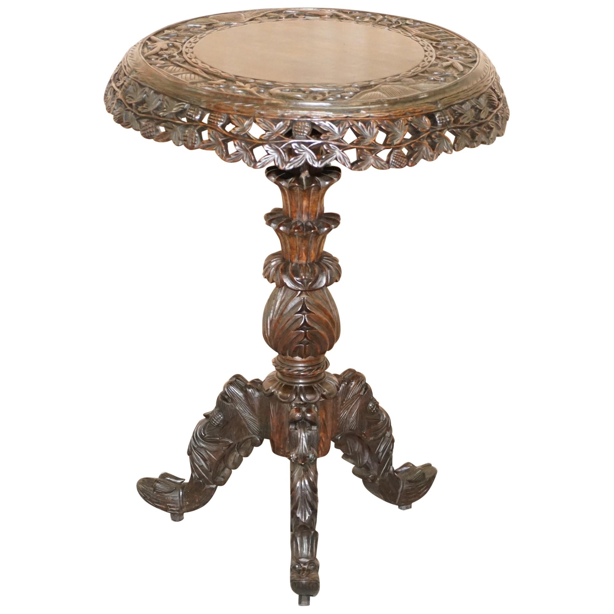 Table d'appoint d'angle en bois dur birman vers 1880 à plateau basculant en vente